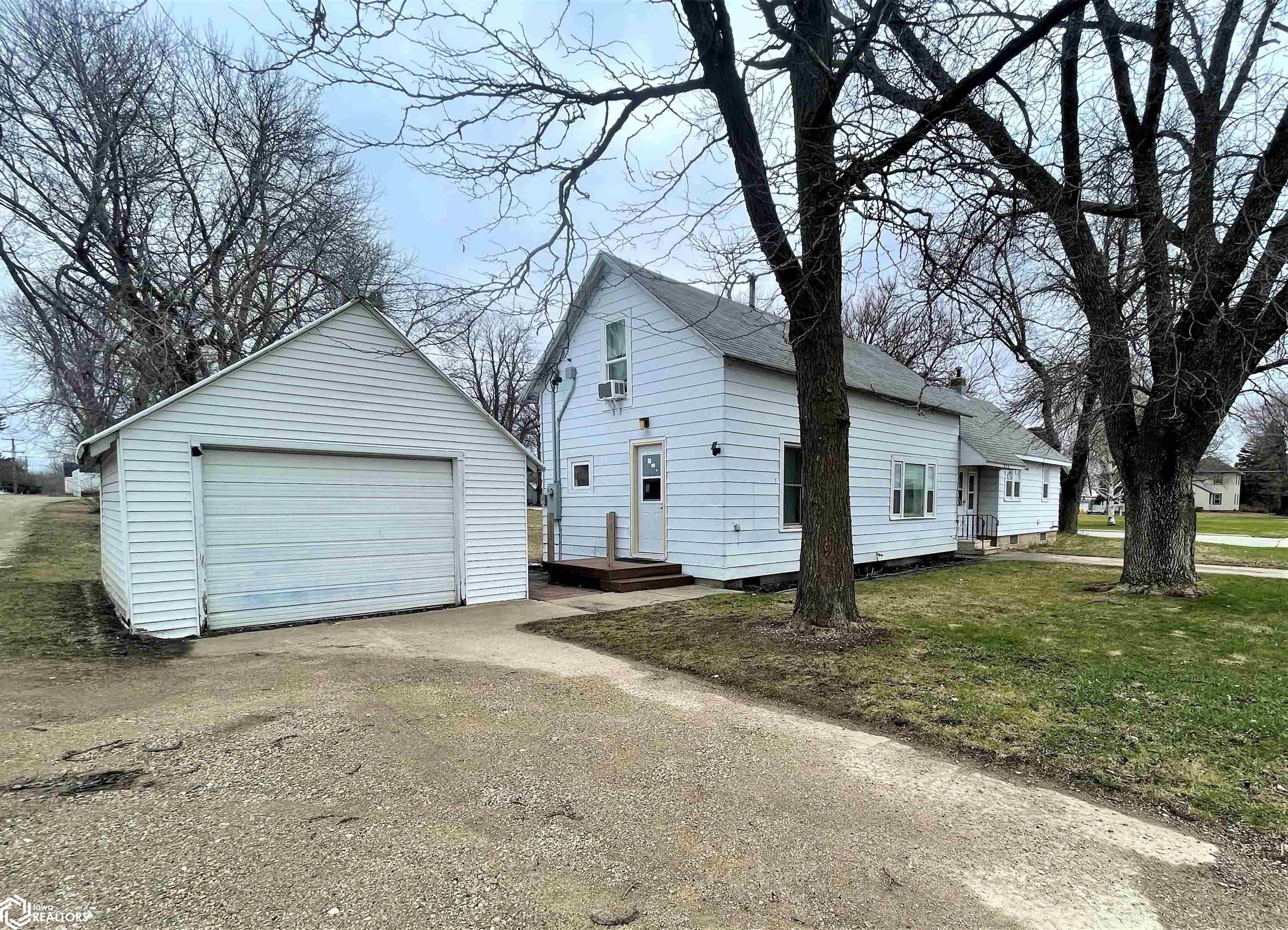215 3rd Street, Buffalo Center, Iowa image 2