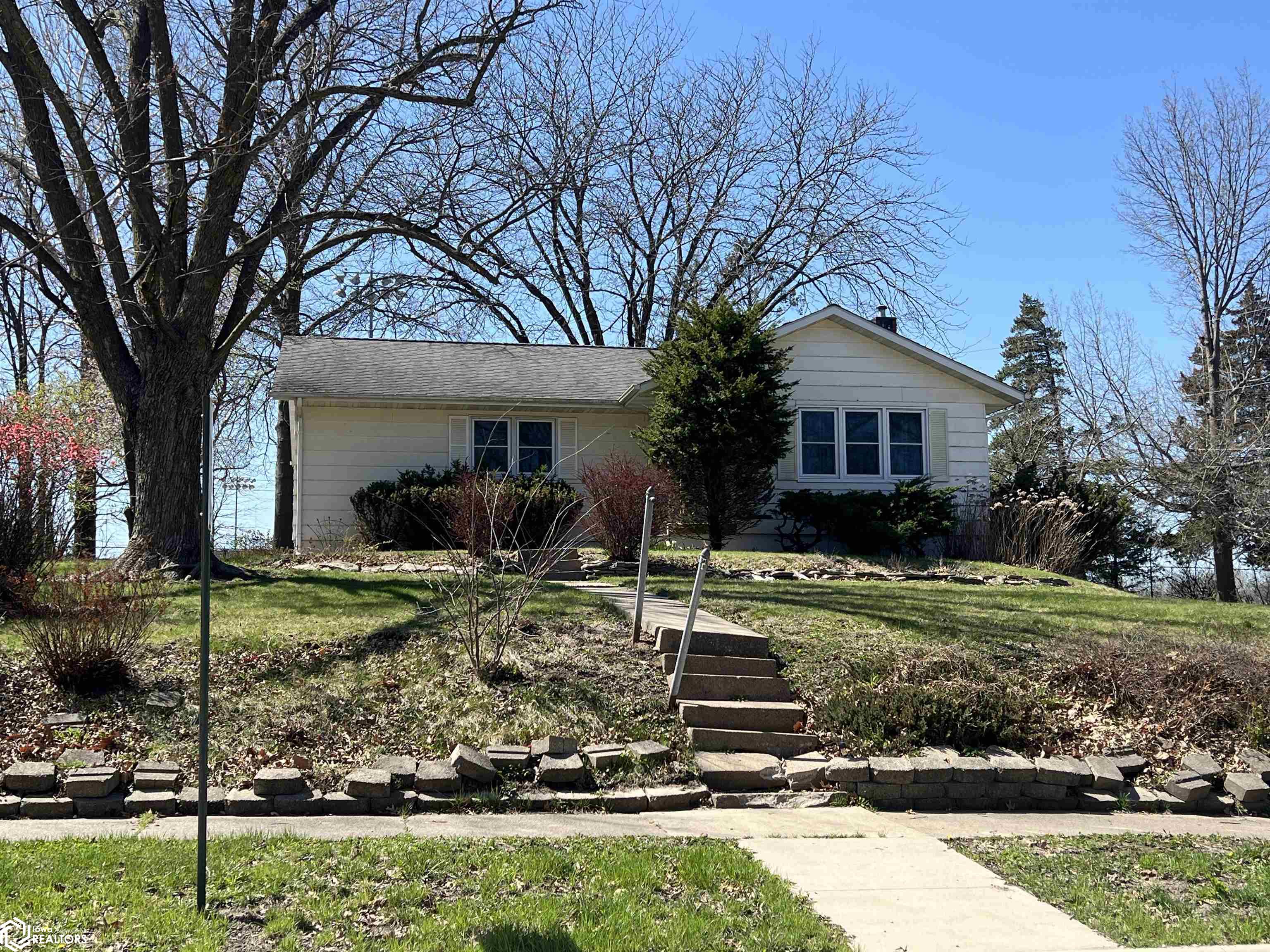 106 Forest Drive, Fairfield, Iowa image 1