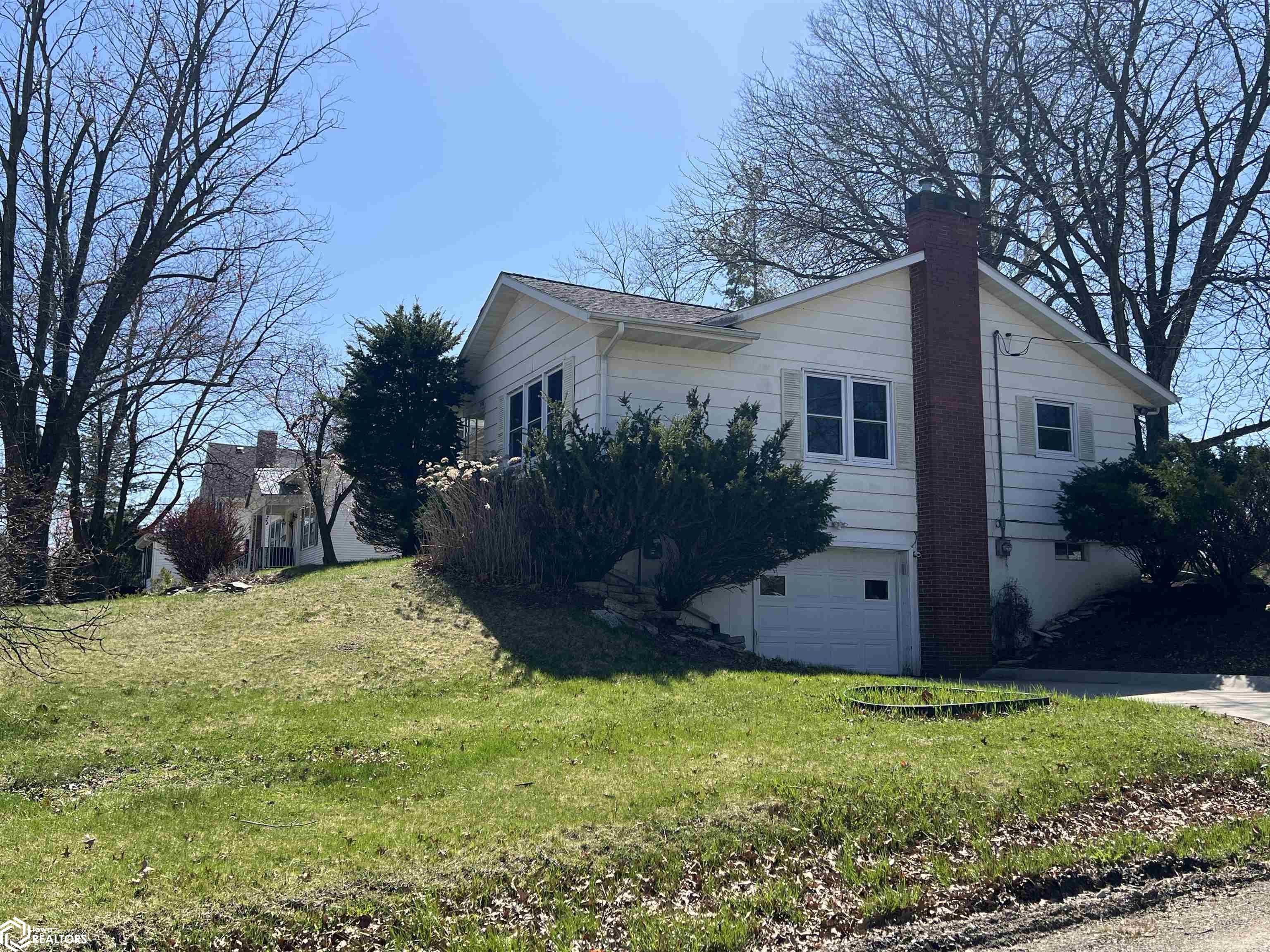106 Forest Drive, Fairfield, Iowa image 3