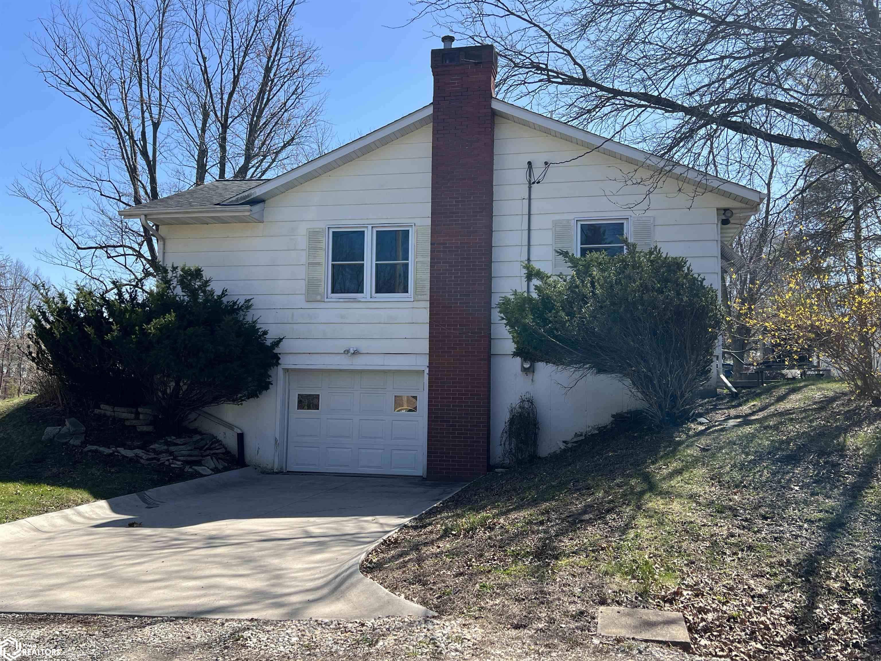 106 Forest Drive, Fairfield, Iowa image 4