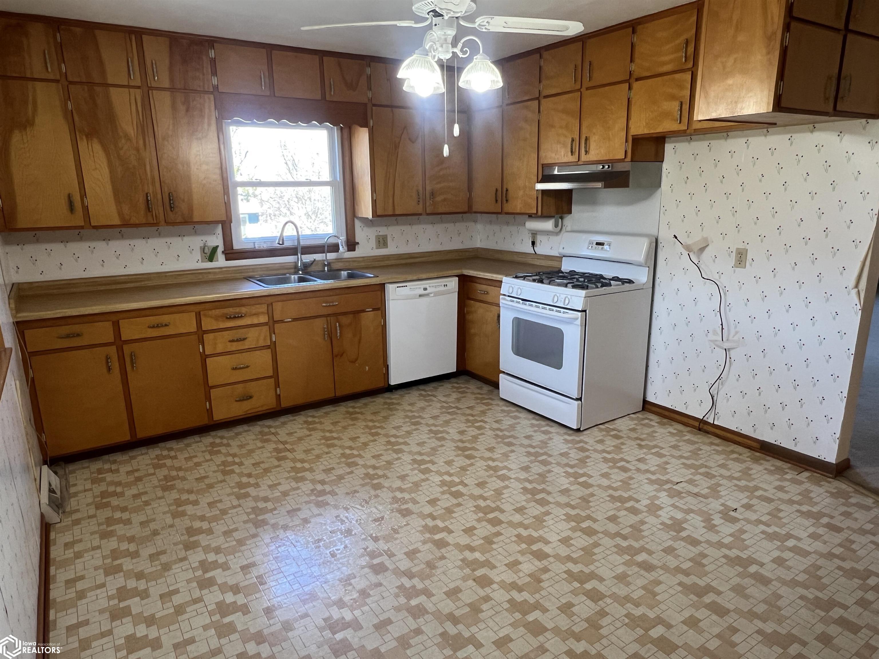 106 Forest Drive, Fairfield, Iowa image 7