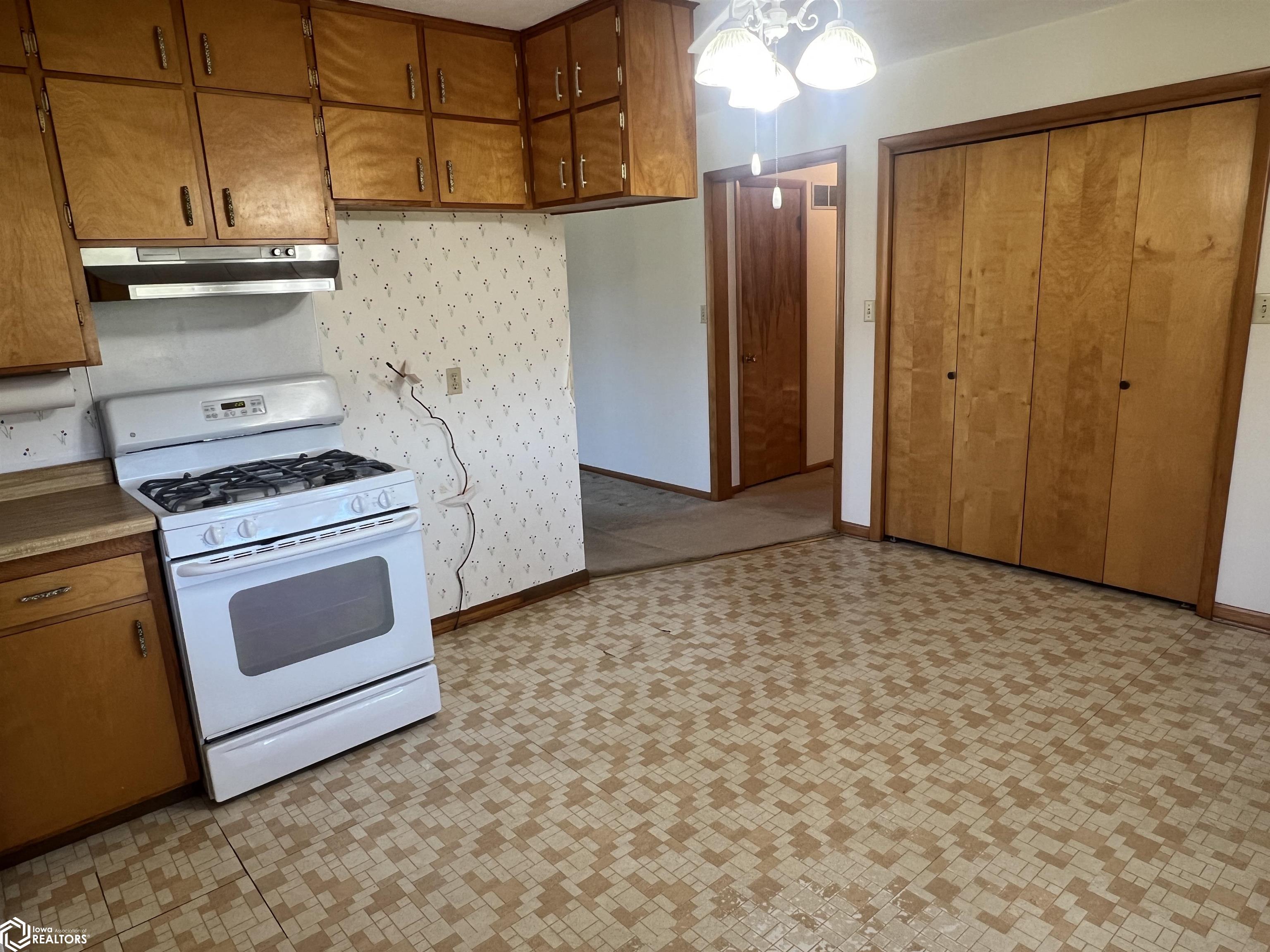 106 Forest Drive, Fairfield, Iowa image 8