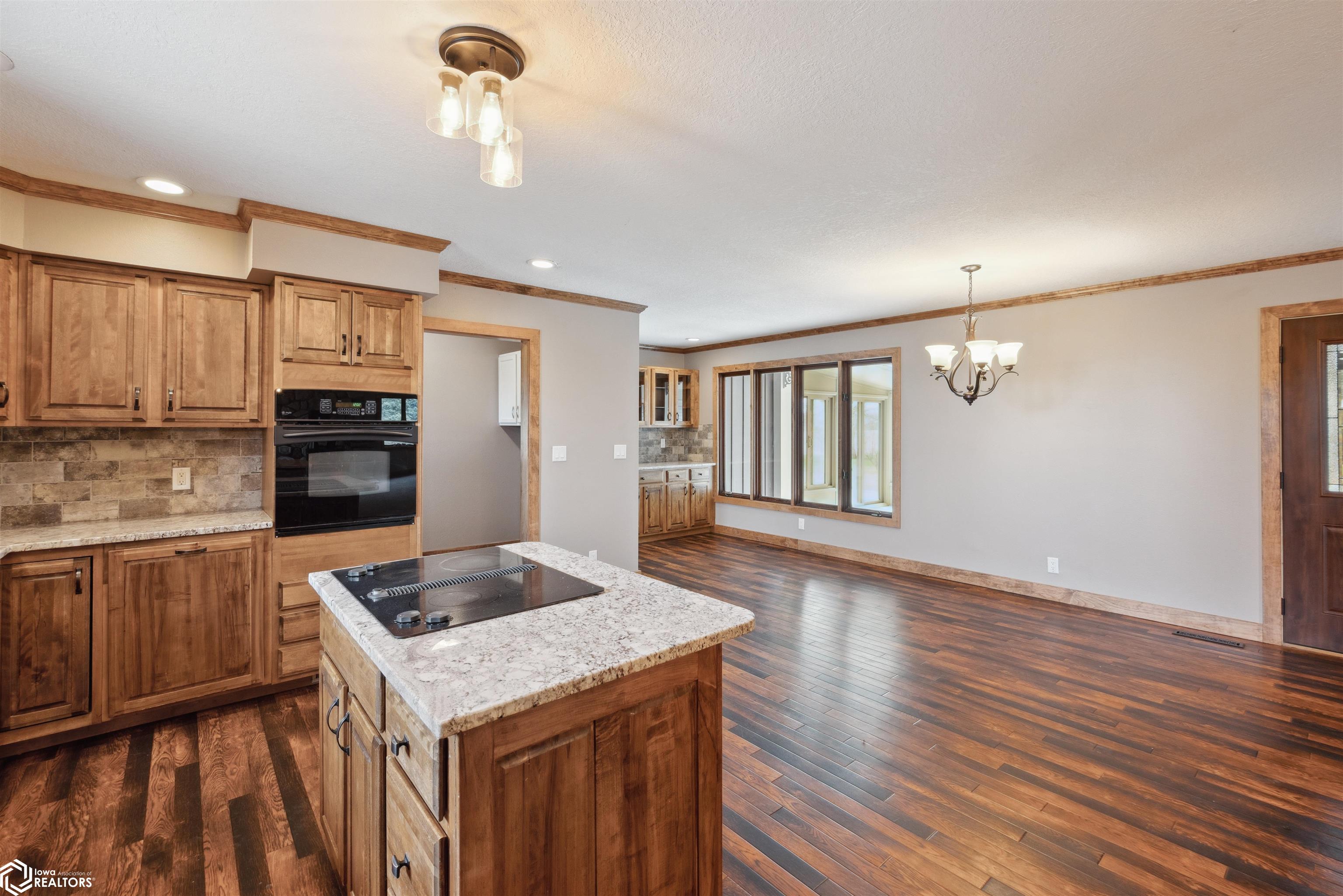 2046 Hart Avenue, State Center, Iowa image 11