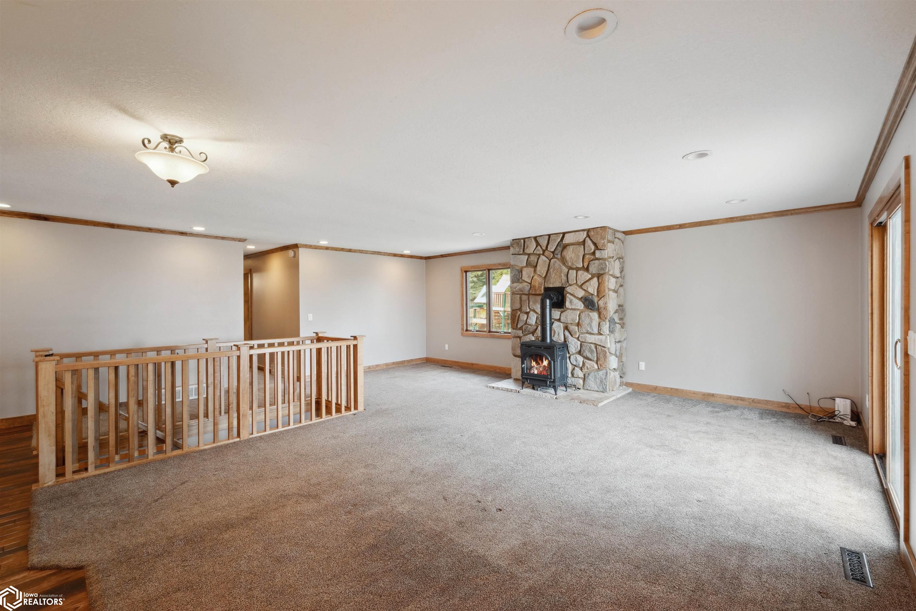2046 Hart Avenue, State Center, Iowa image 12