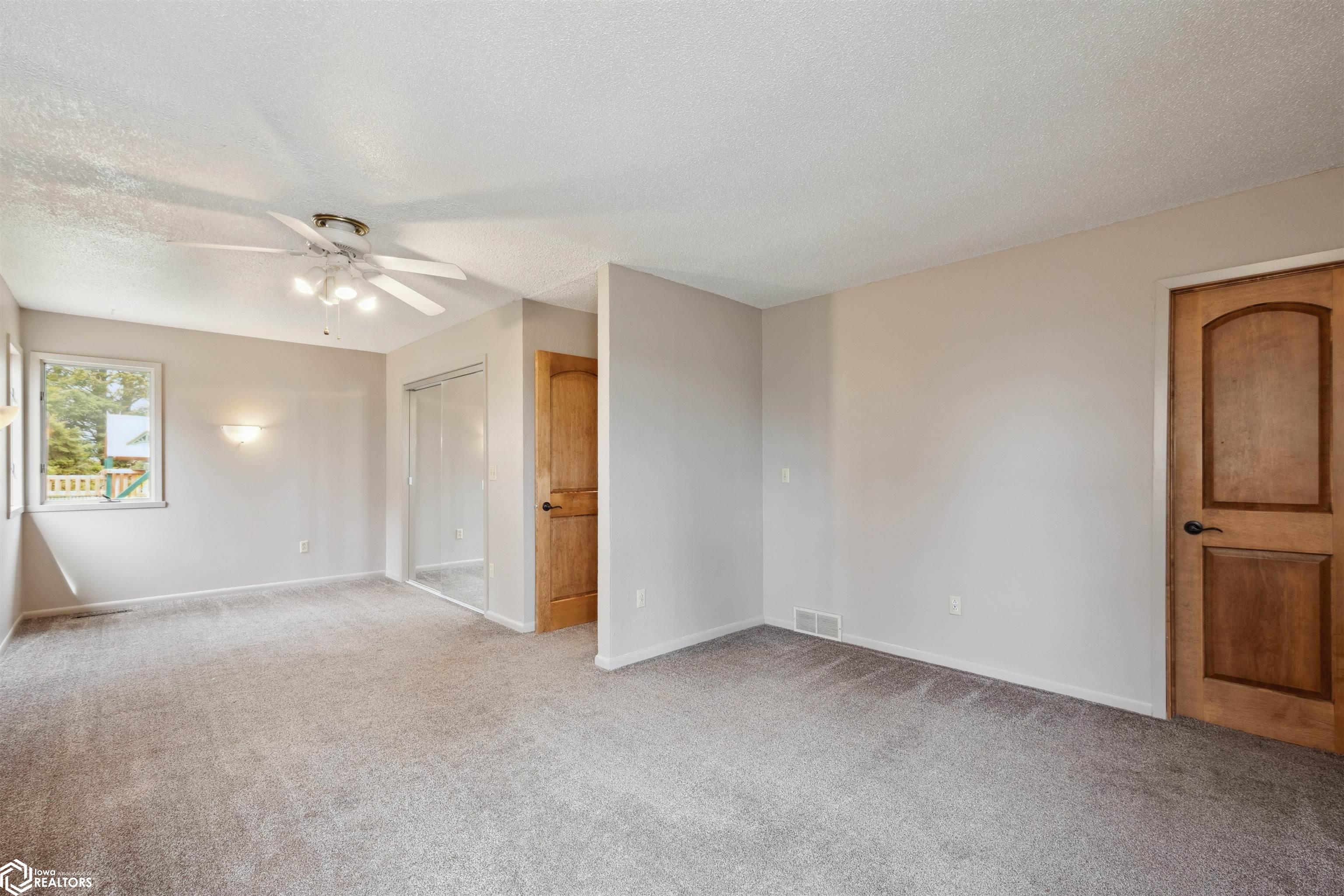 2046 Hart Avenue, State Center, Iowa image 17