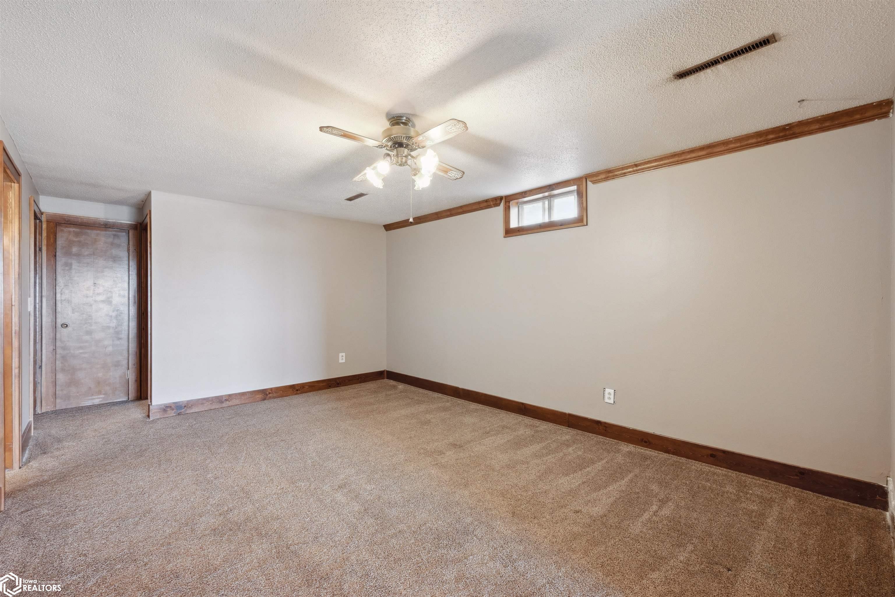 2046 Hart Avenue, State Center, Iowa image 26