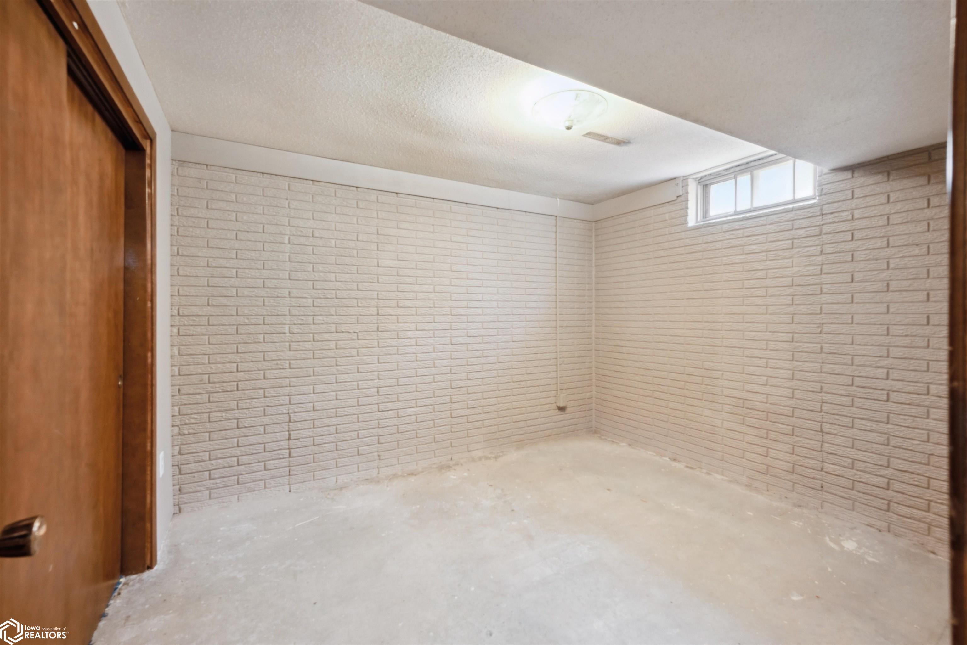 2046 Hart Avenue, State Center, Iowa image 28