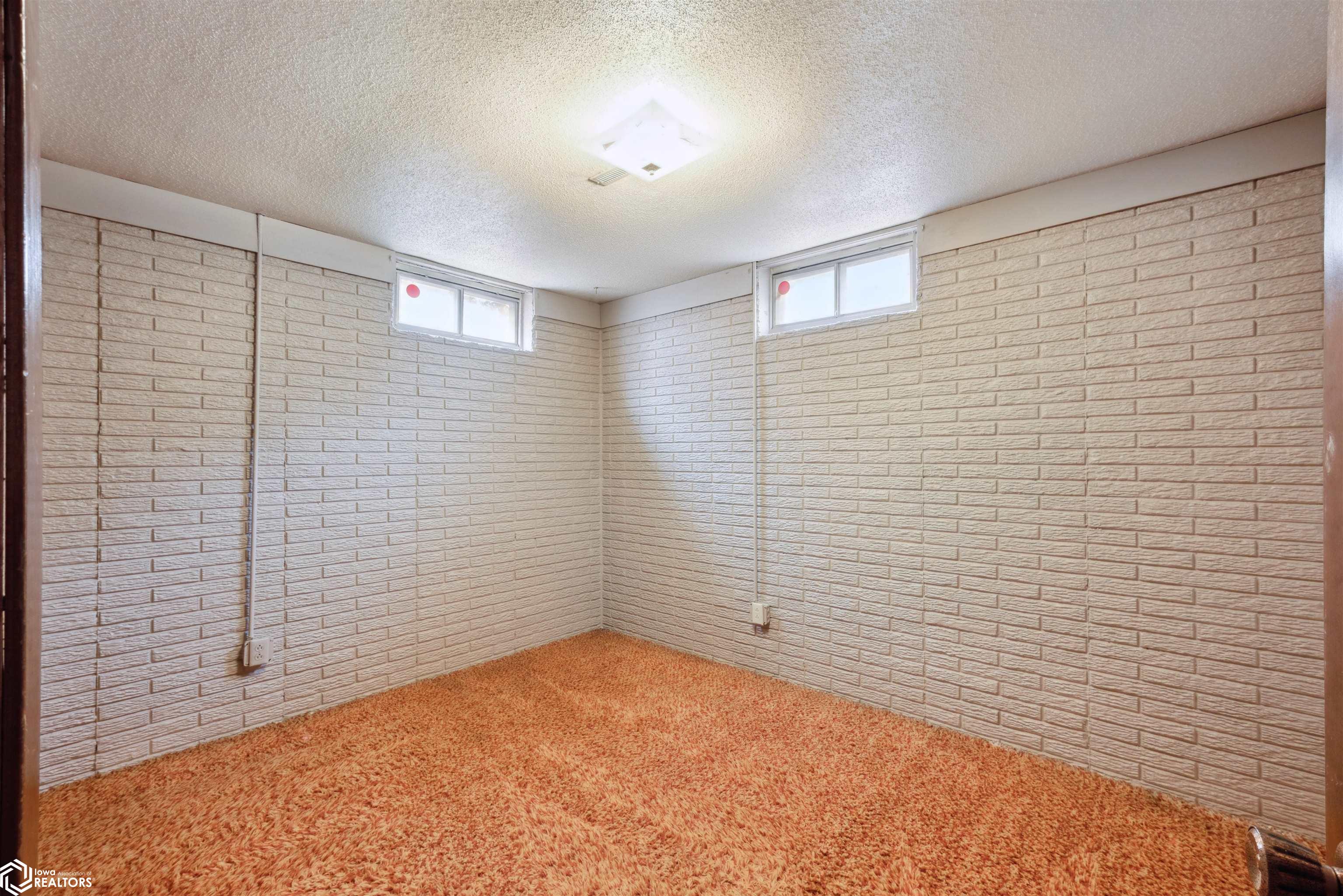 2046 Hart Avenue, State Center, Iowa image 29