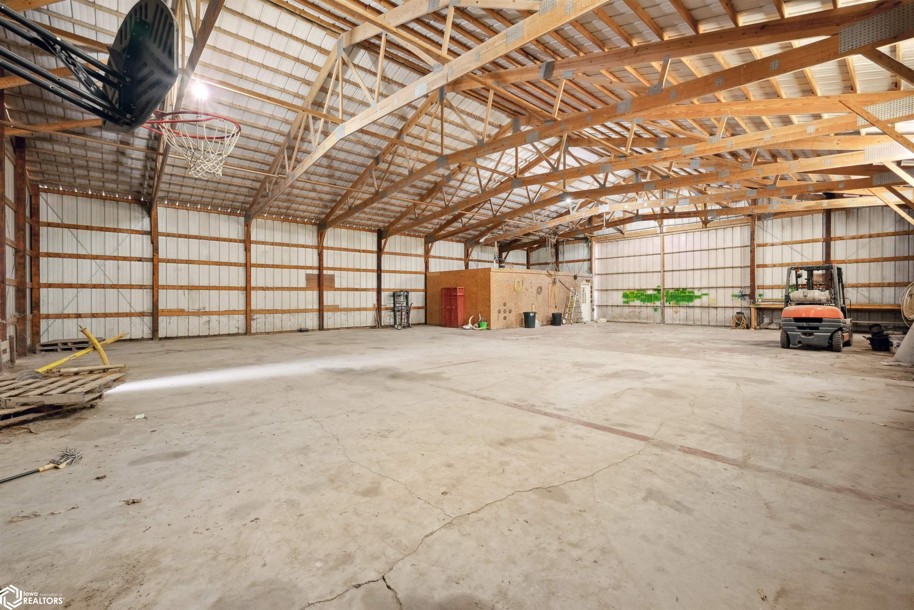 2046 Hart Avenue, State Center, Iowa image 45