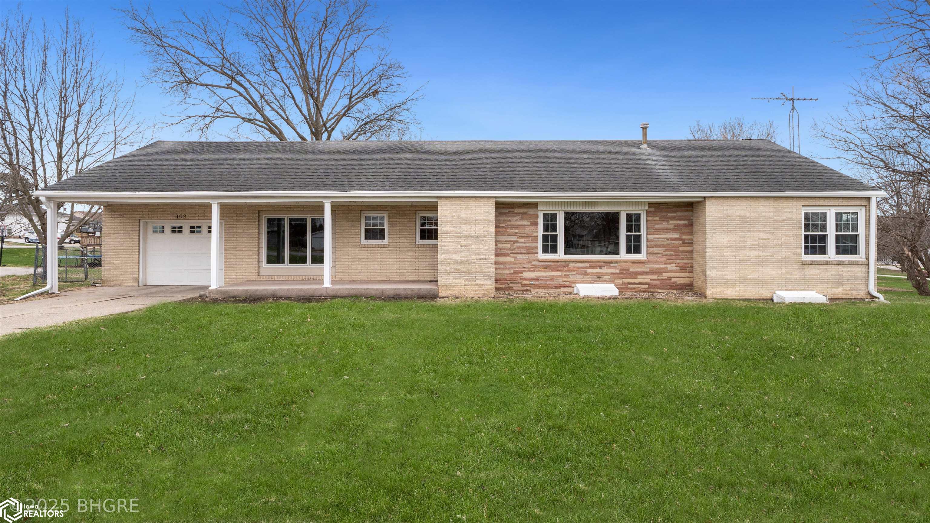 102 W Jackson Street, Panora, Iowa image 1