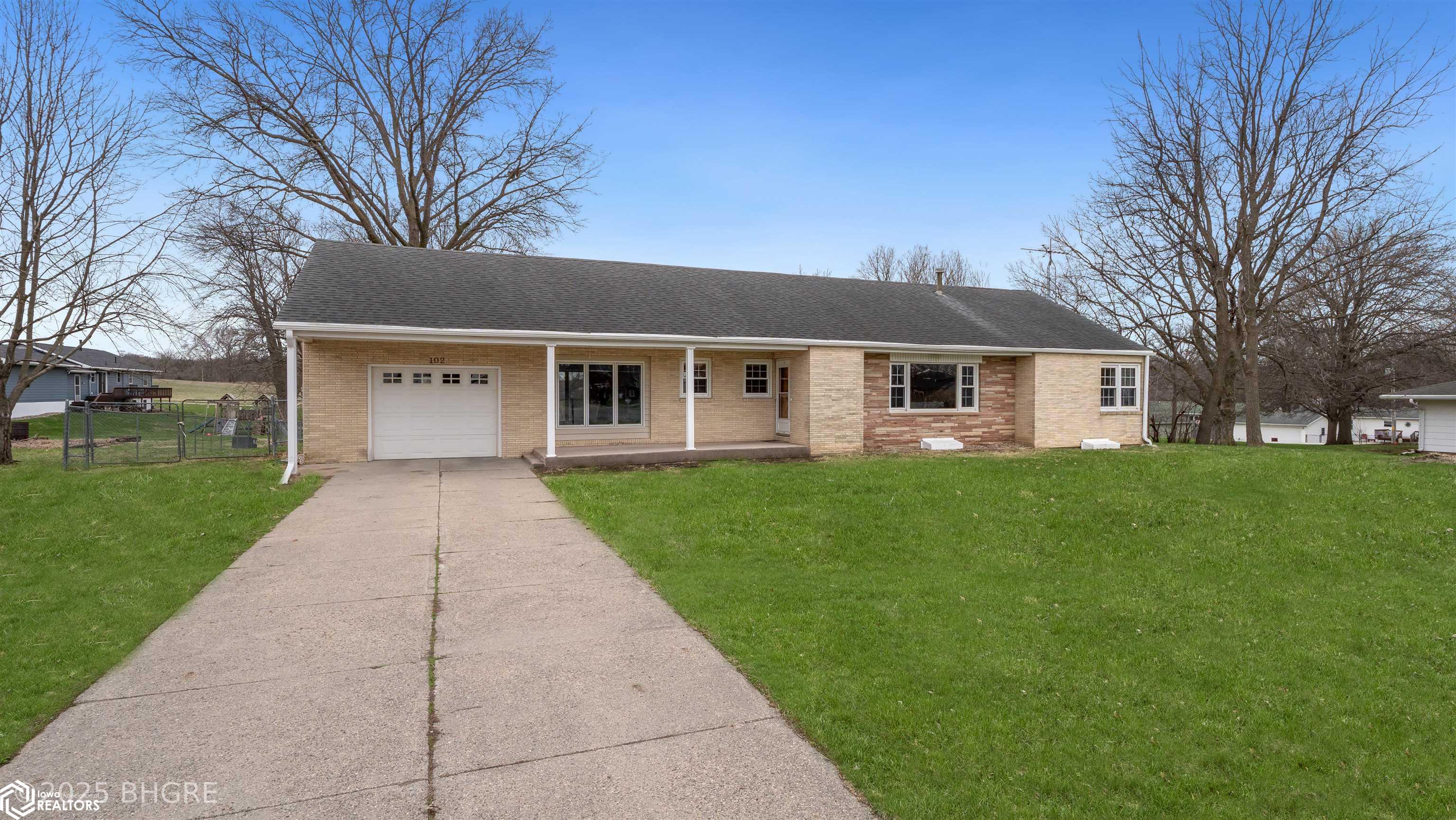 102 W Jackson Street, Panora, Iowa image 2