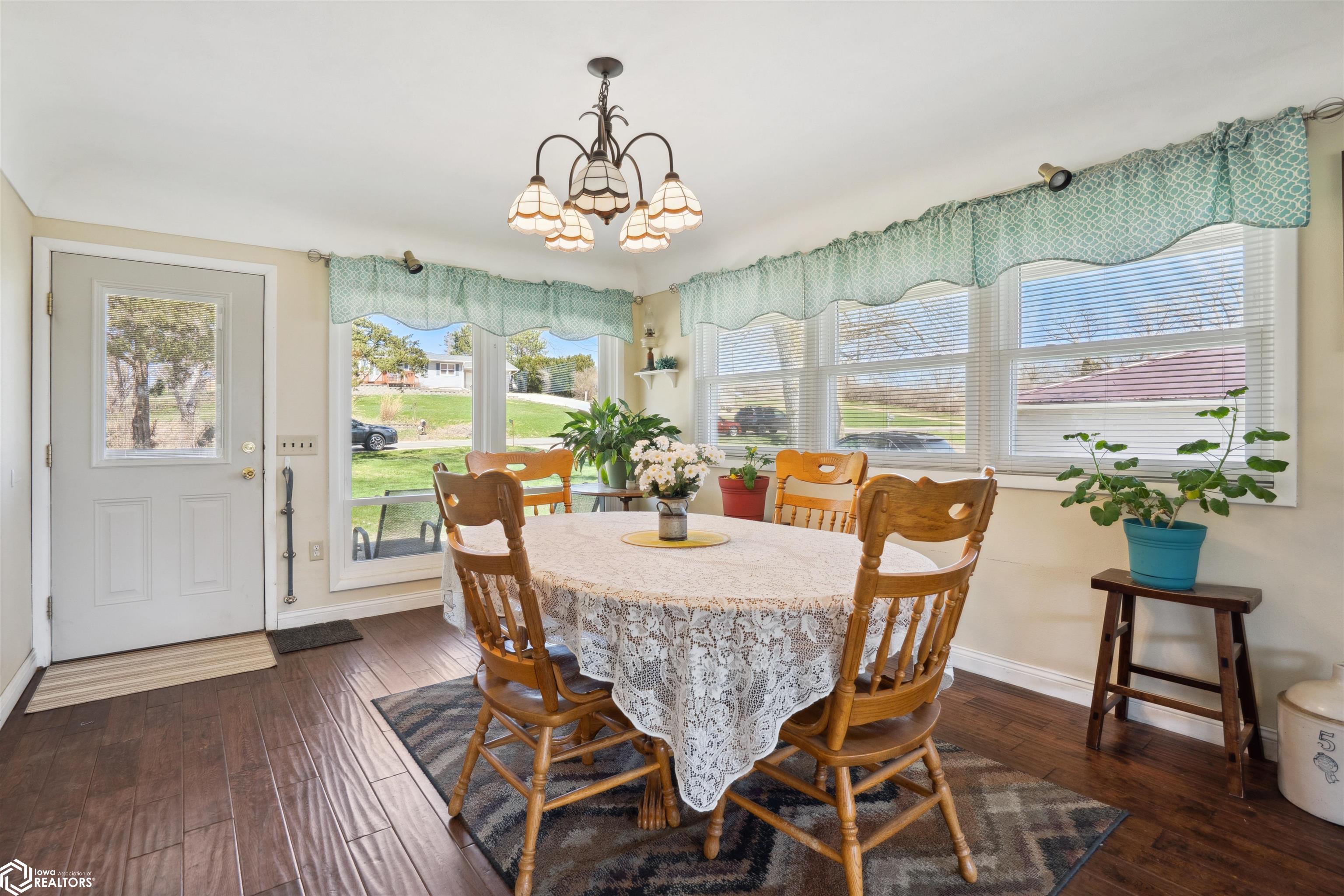 2712 Rockton Drive, Marshalltown, Iowa image 3