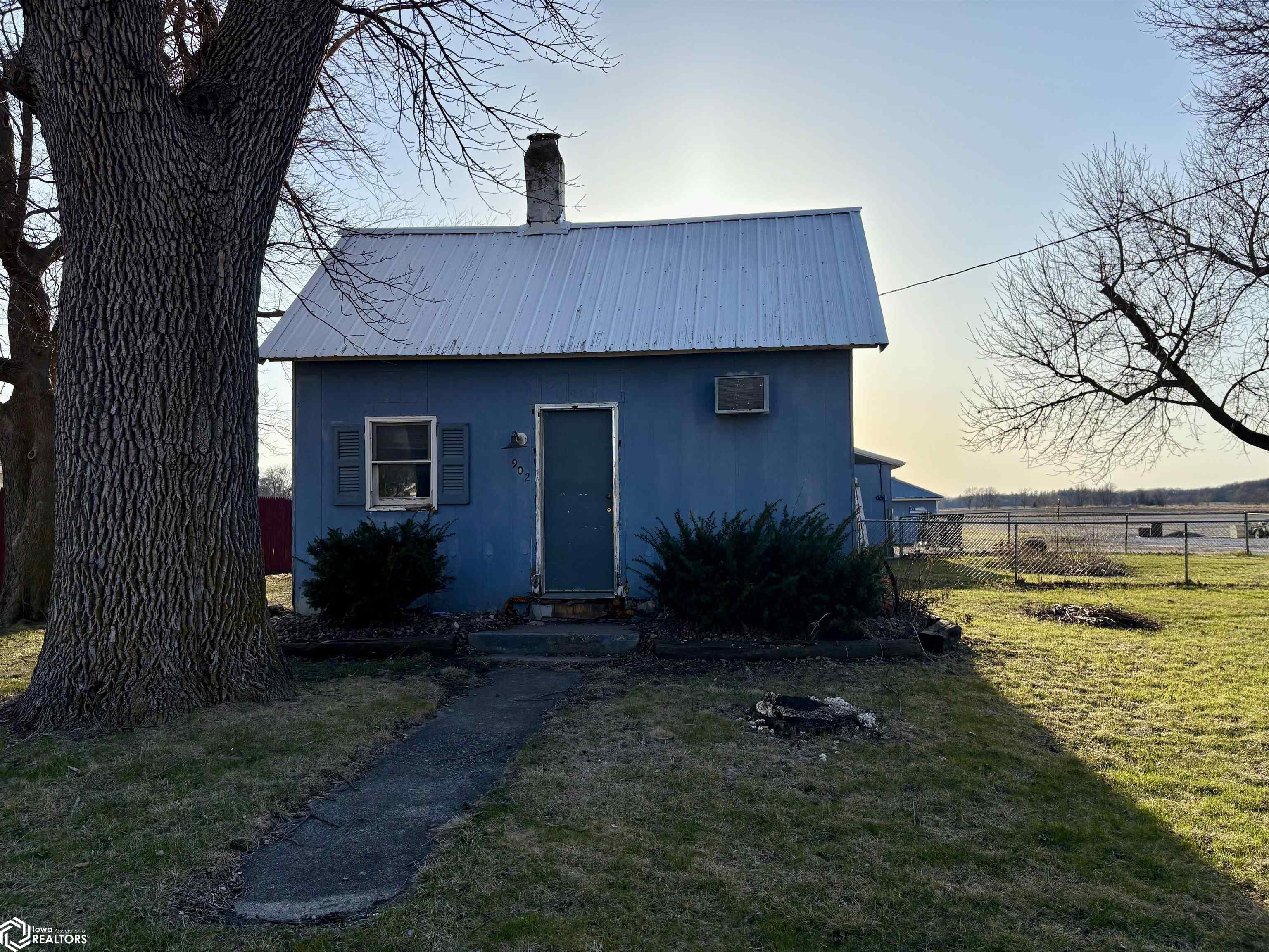 902 4th Street, Livermore, Iowa image 1