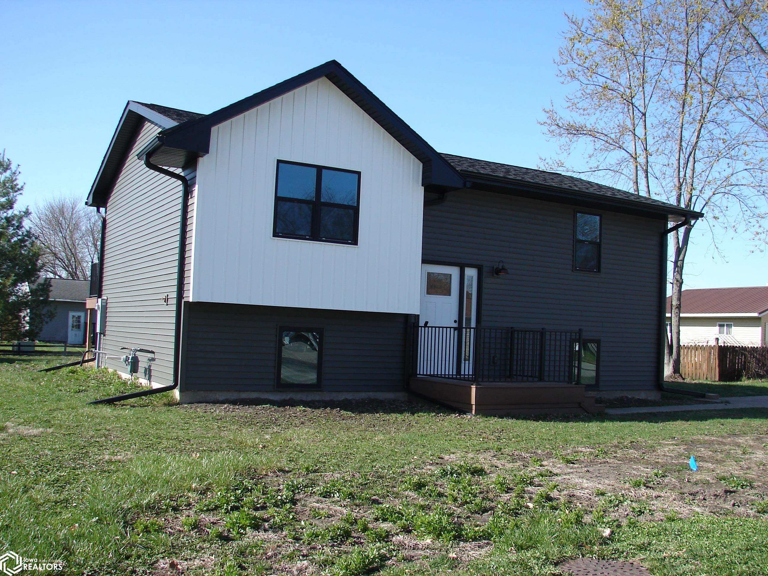 910 W Hill Ave., Mount Pleasant, Iowa image 2
