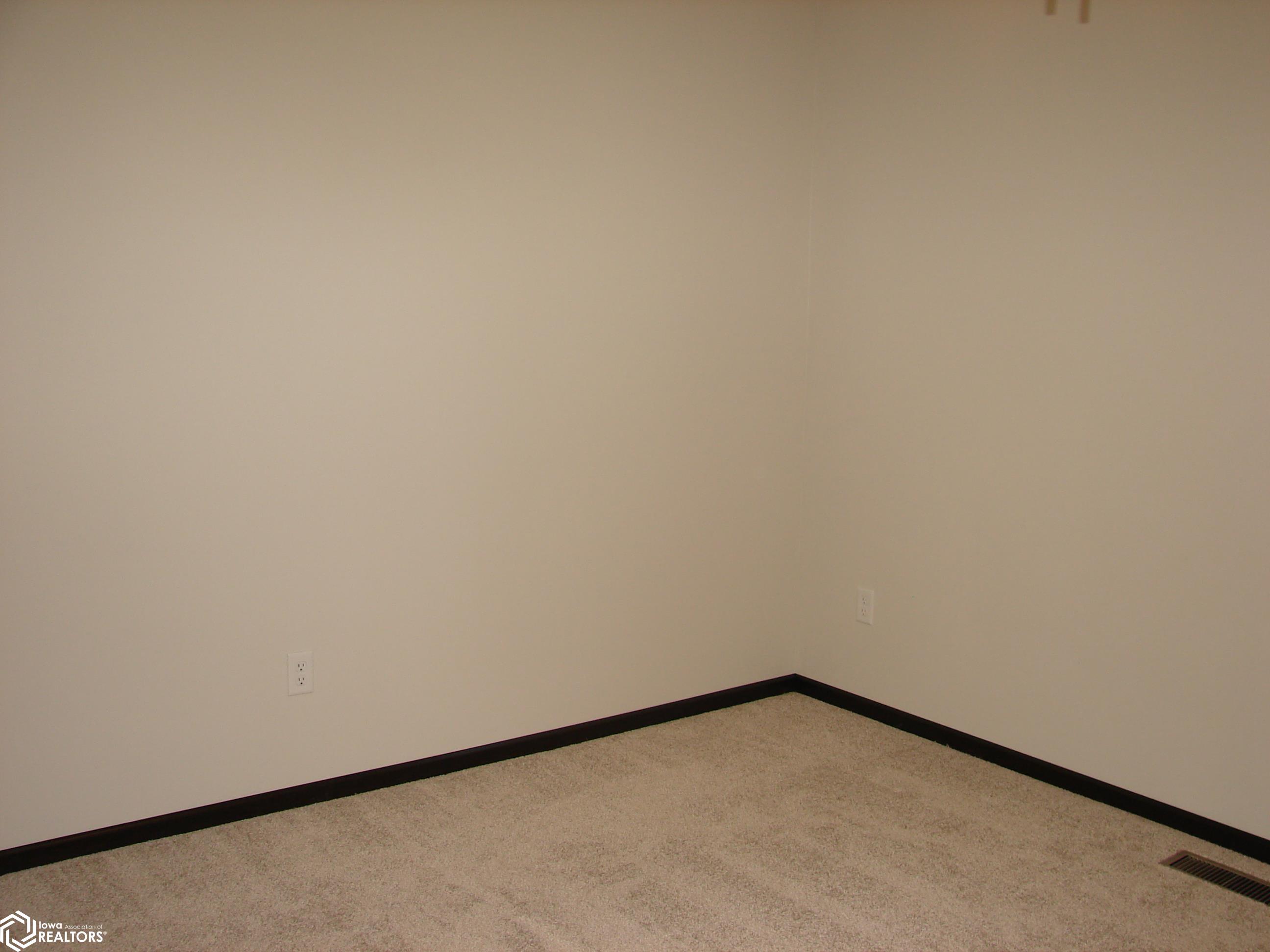 910 W Hill Ave., Mount Pleasant, Iowa image 13