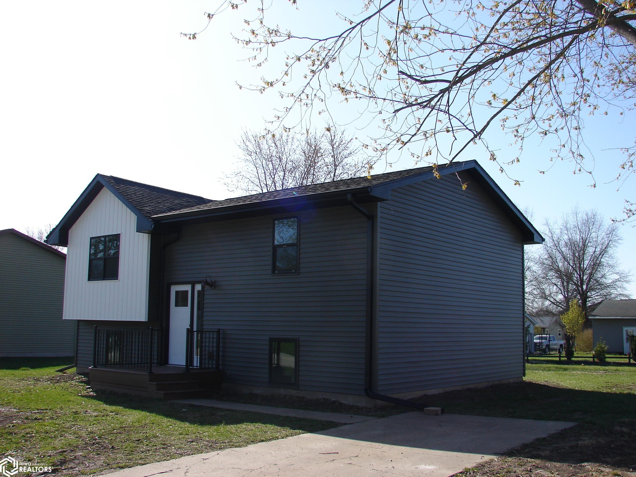910 W Hill Ave., Mount Pleasant, Iowa image 3