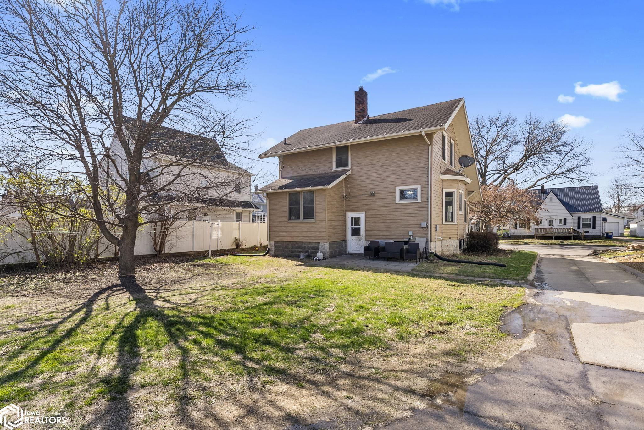 742 E Washington Street, Washington, Iowa image 19