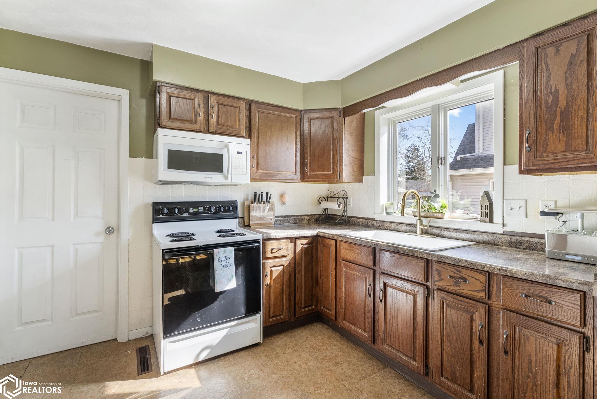 742 E Washington Street, Washington, Iowa image 9