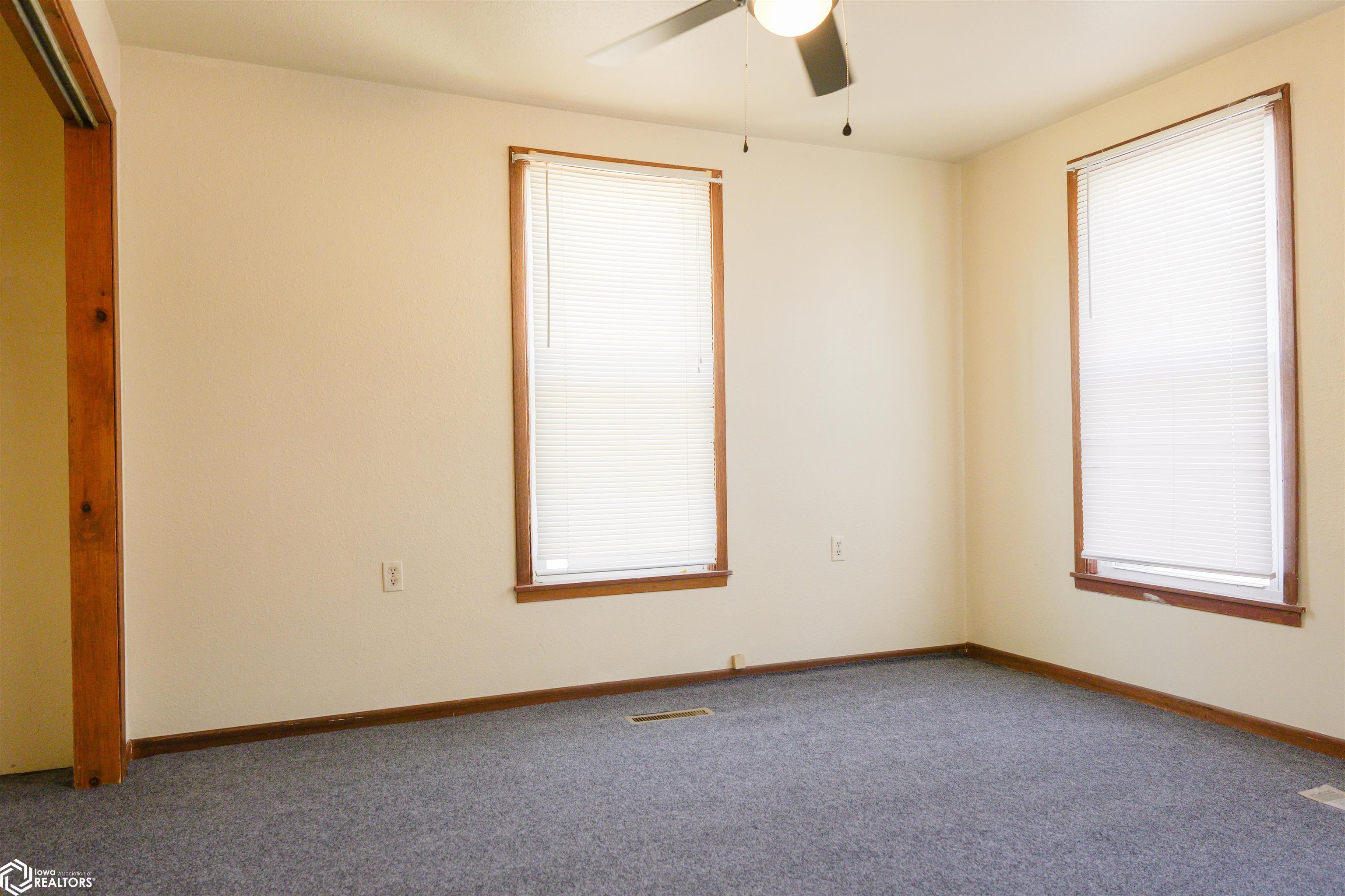711 Vine, Burlington, Iowa image 17