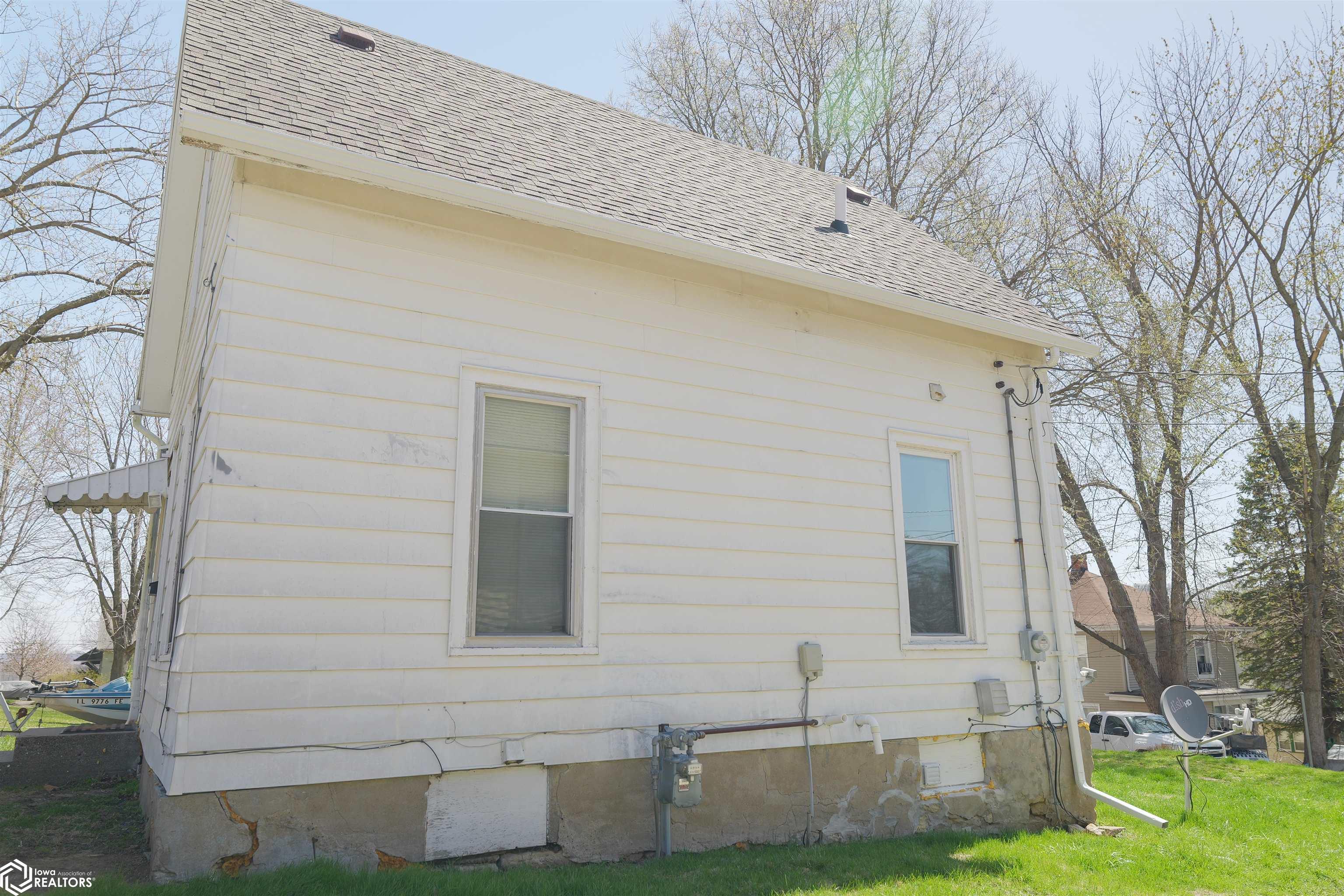 711 Vine, Burlington, Iowa image 3