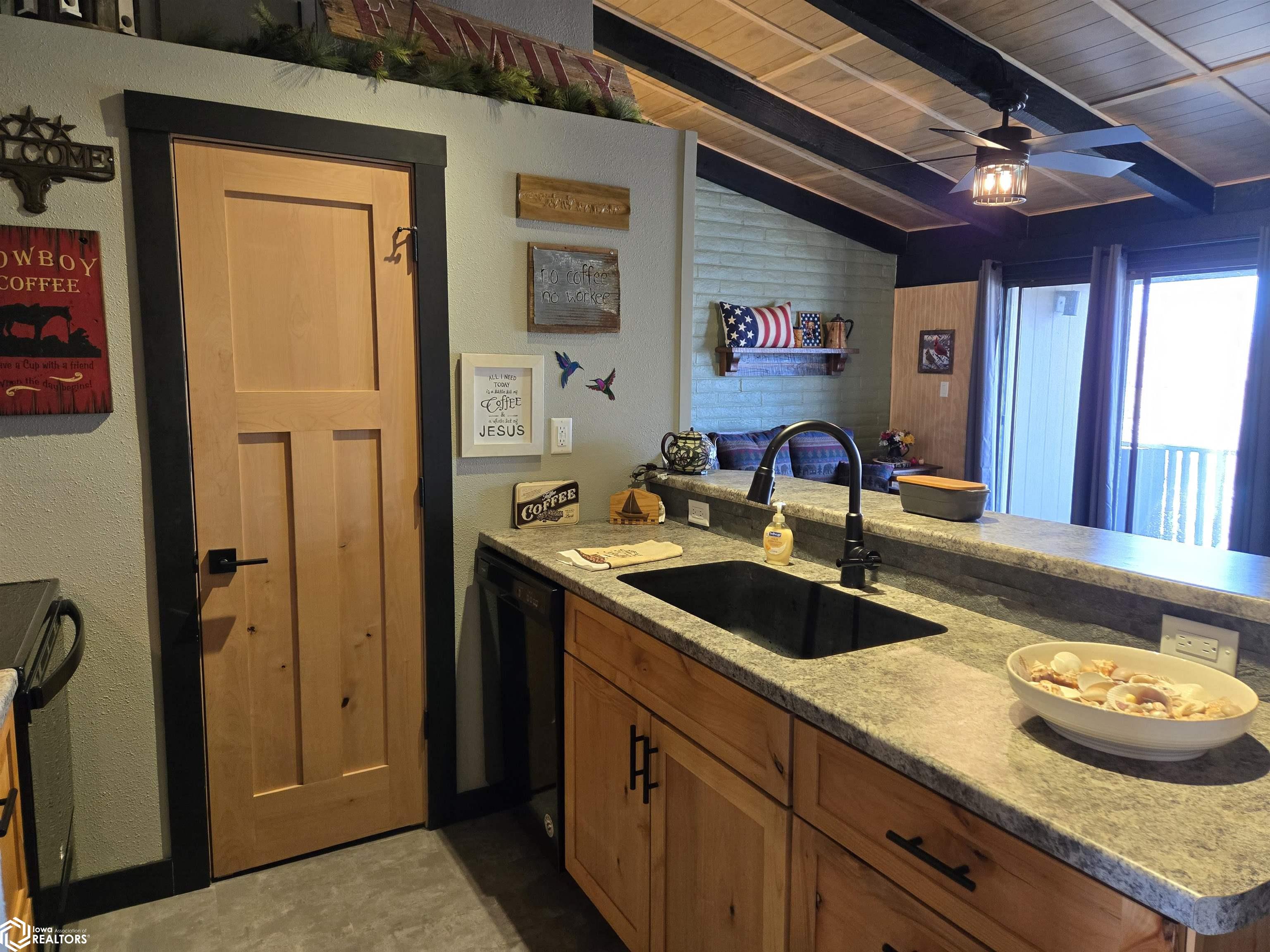 2700 N Shore Drive #E1-15A, Clear Lake, Iowa image 3