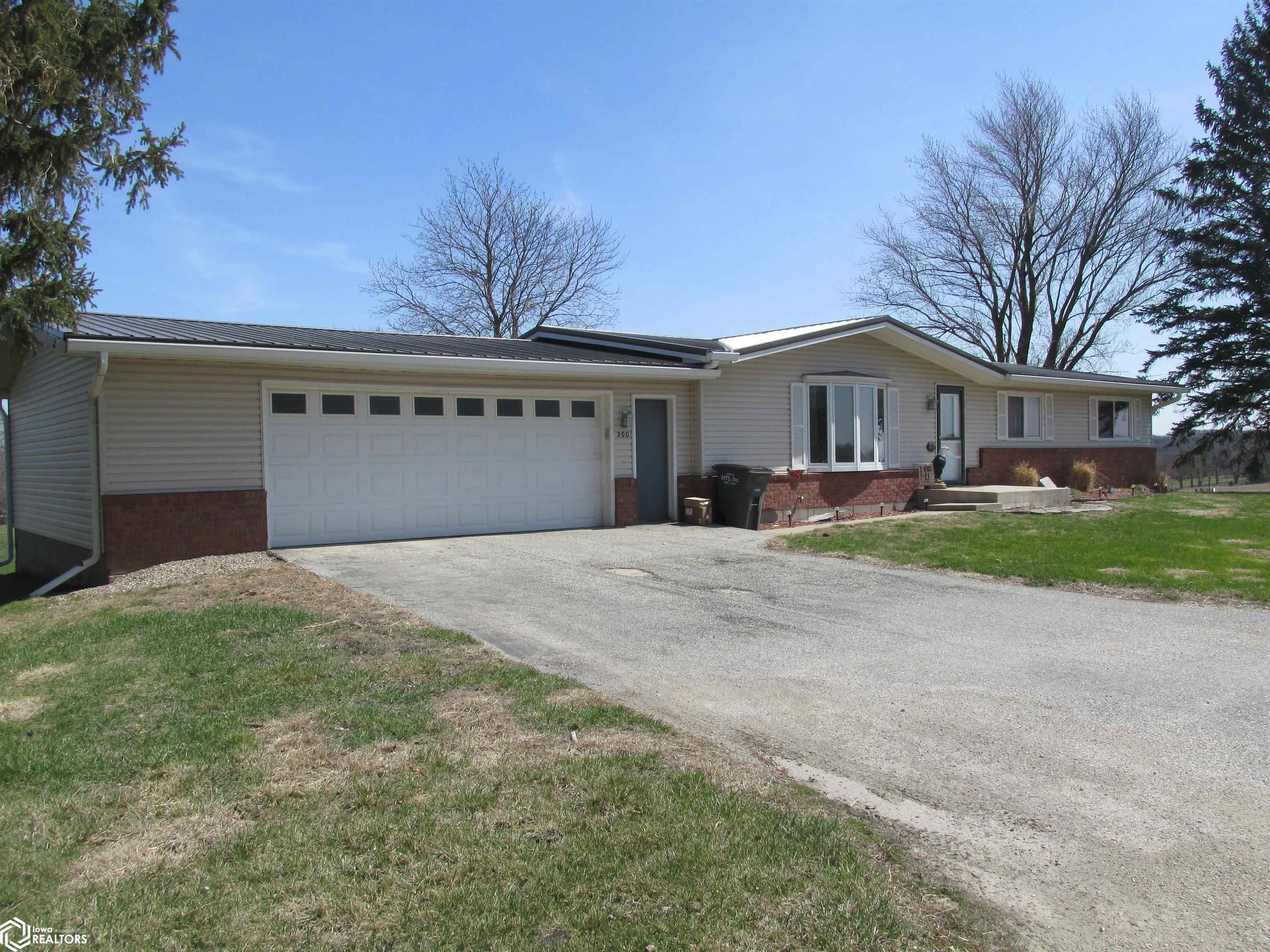 300 Roosevelt Street, Brayton, Iowa image 2