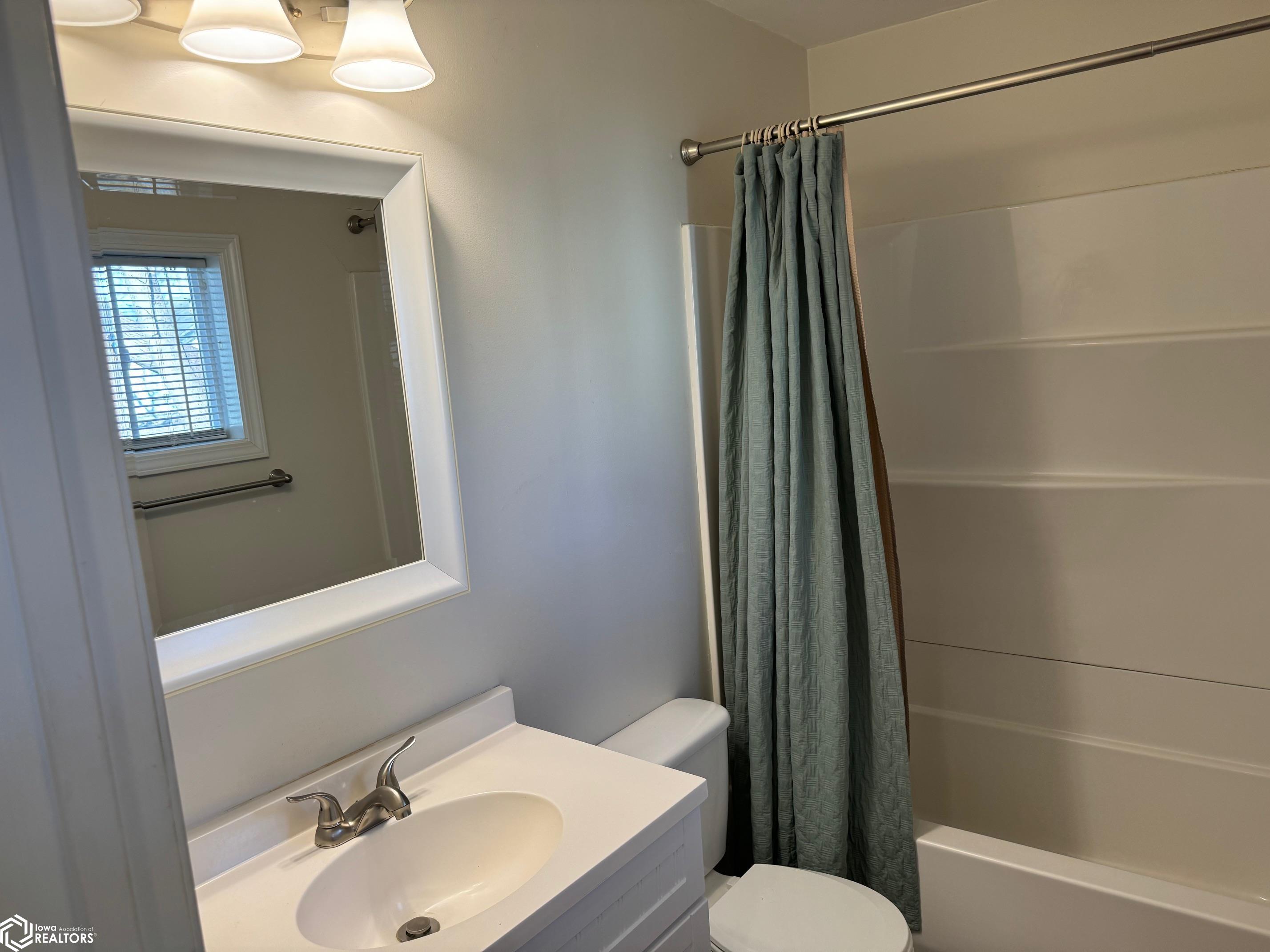 805 W Kirkwood Avenue, Fairfield, Iowa image 13