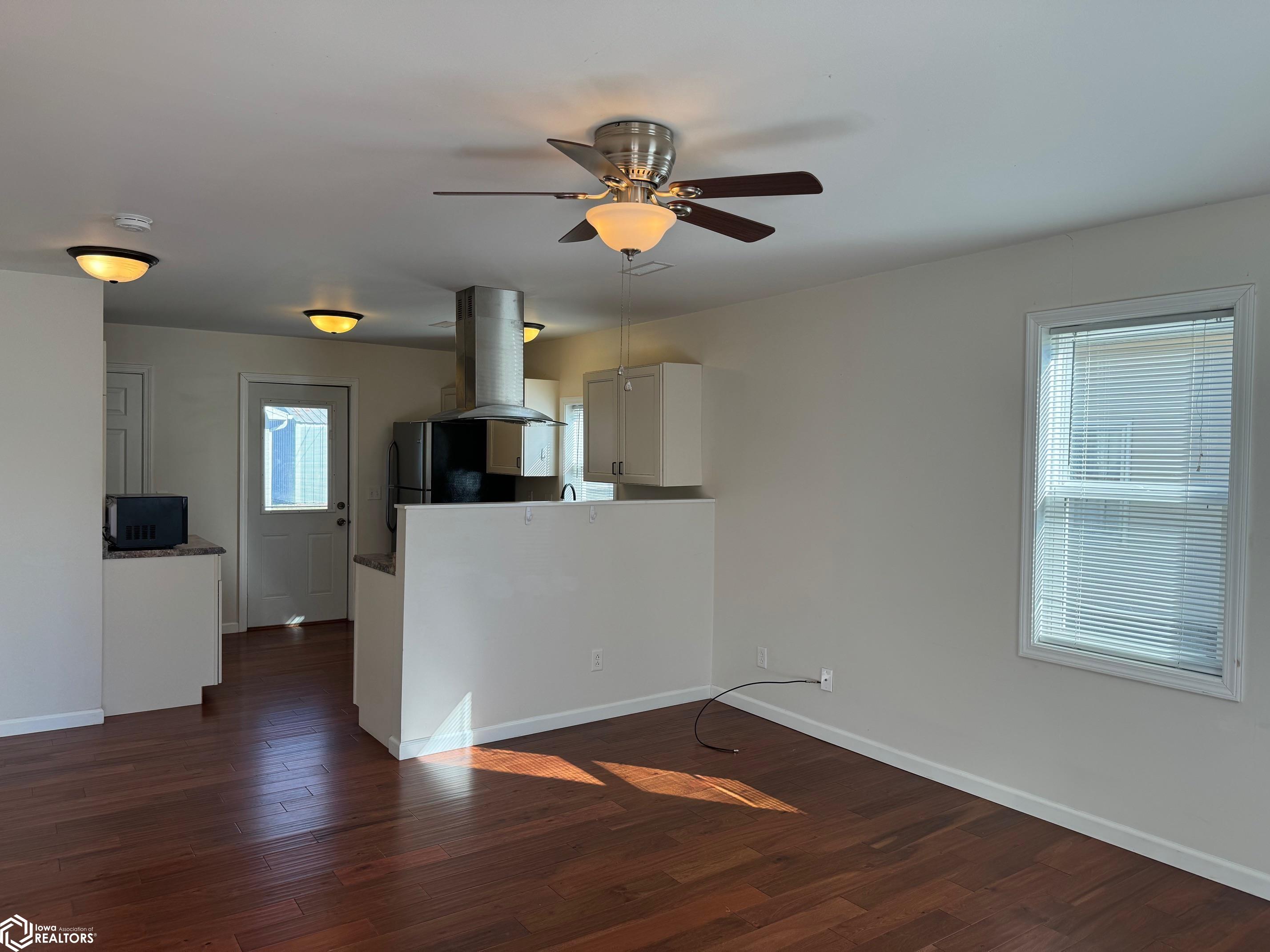 805 W Kirkwood Avenue, Fairfield, Iowa image 3