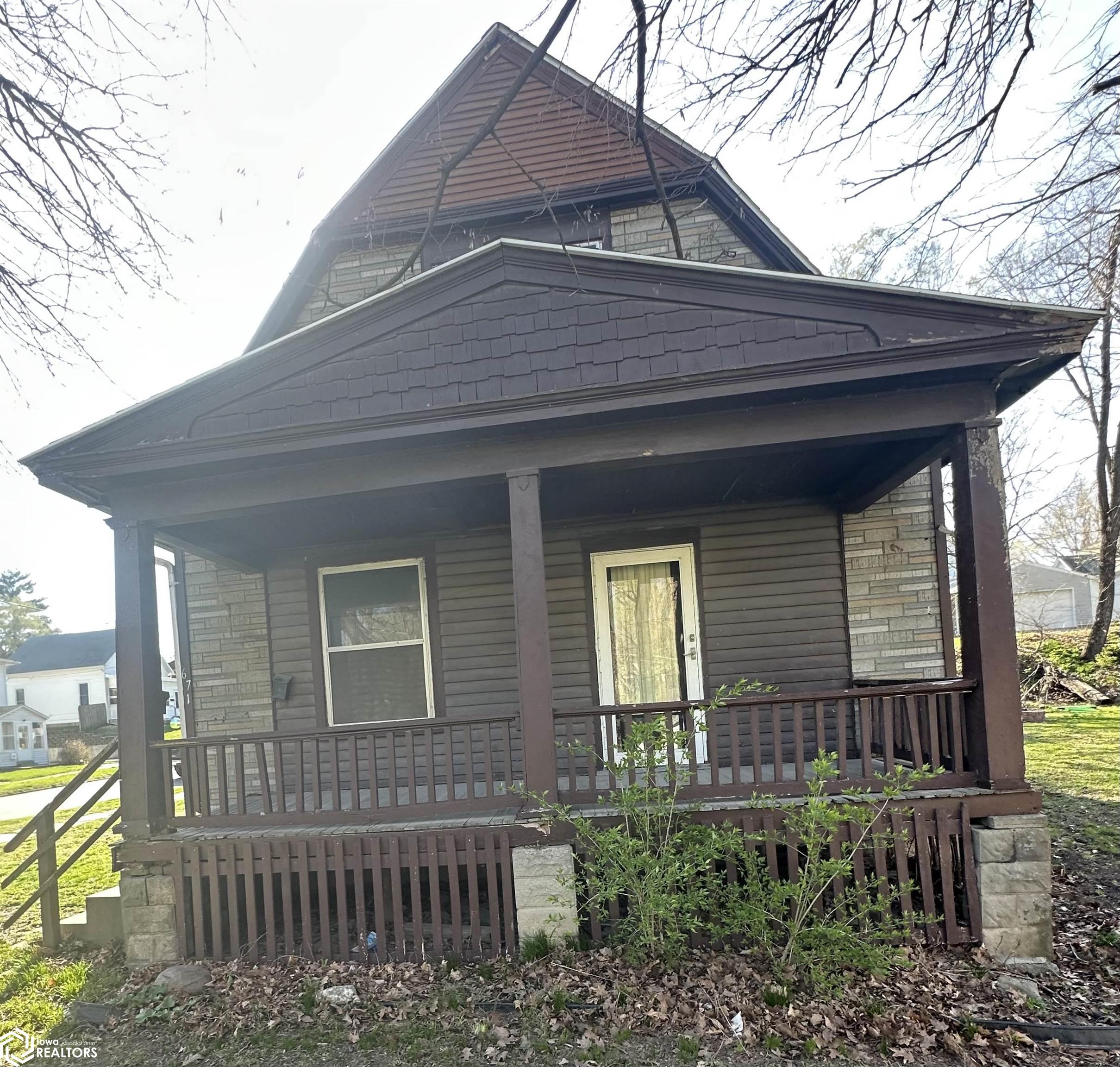 671 Higbee Avenue, Burlington, Iowa image 2