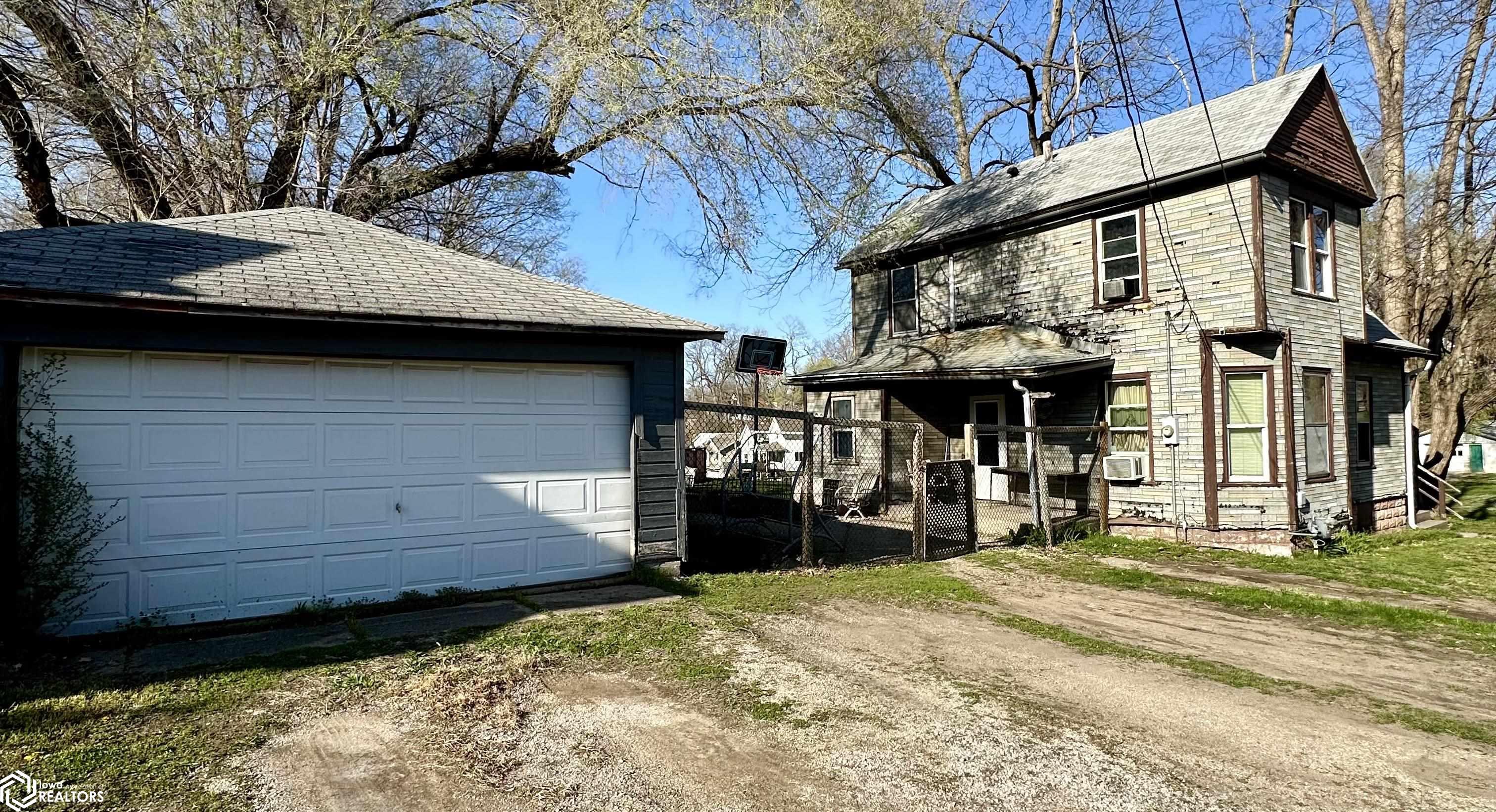 671 Higbee Avenue, Burlington, Iowa image 12