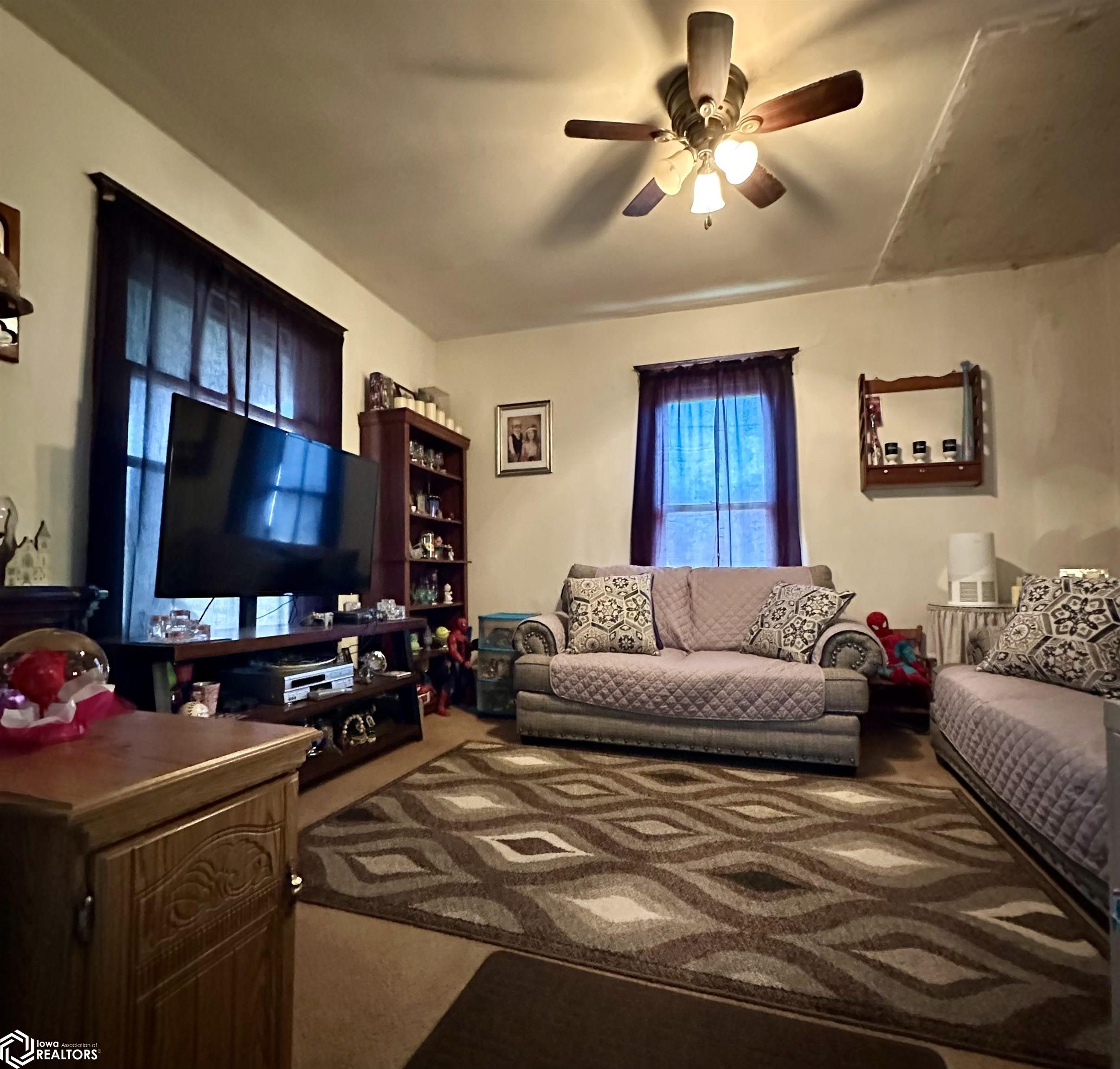 671 Higbee Avenue, Burlington, Iowa image 3