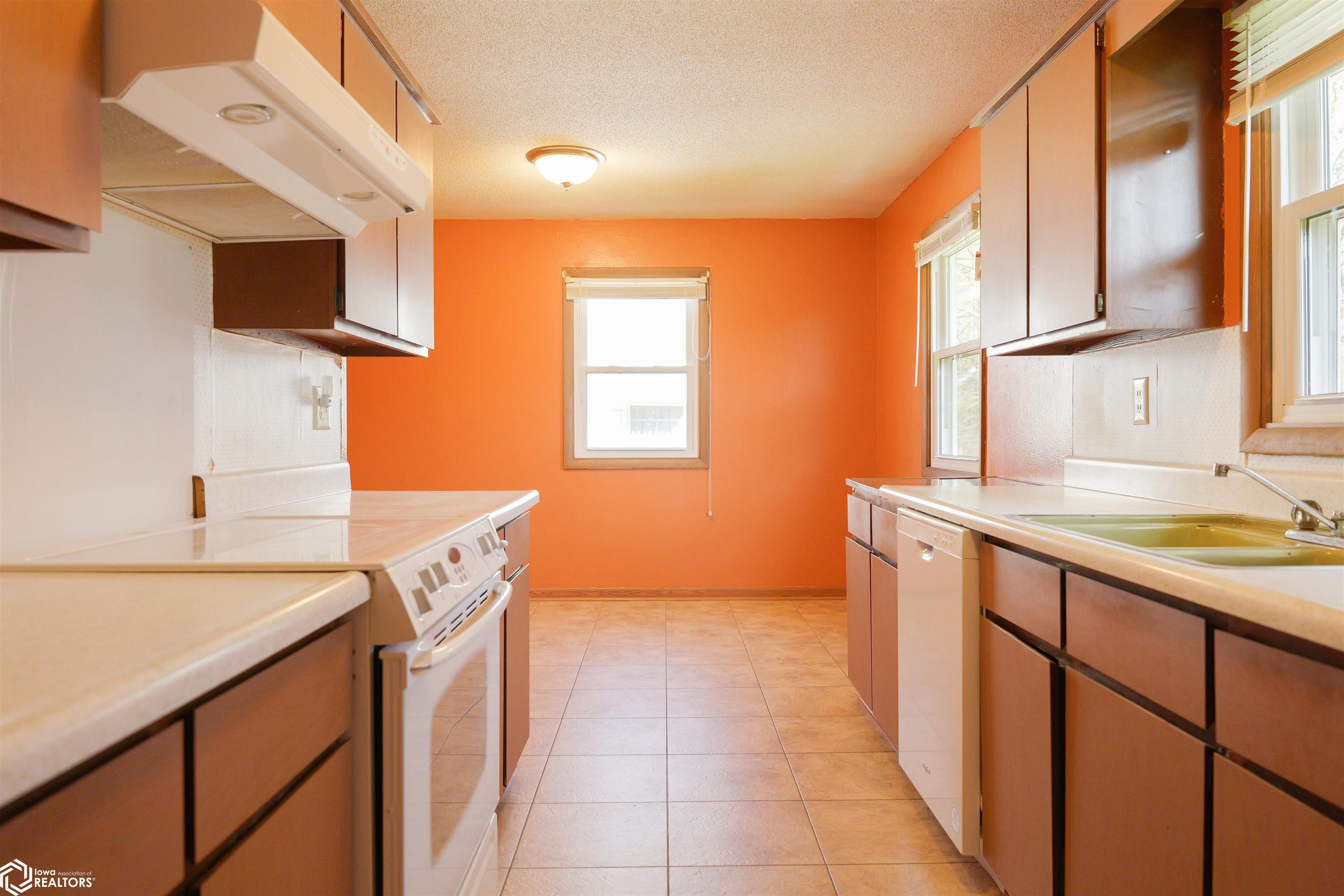 2305 Dekalb Street, Burlington, Iowa image 13