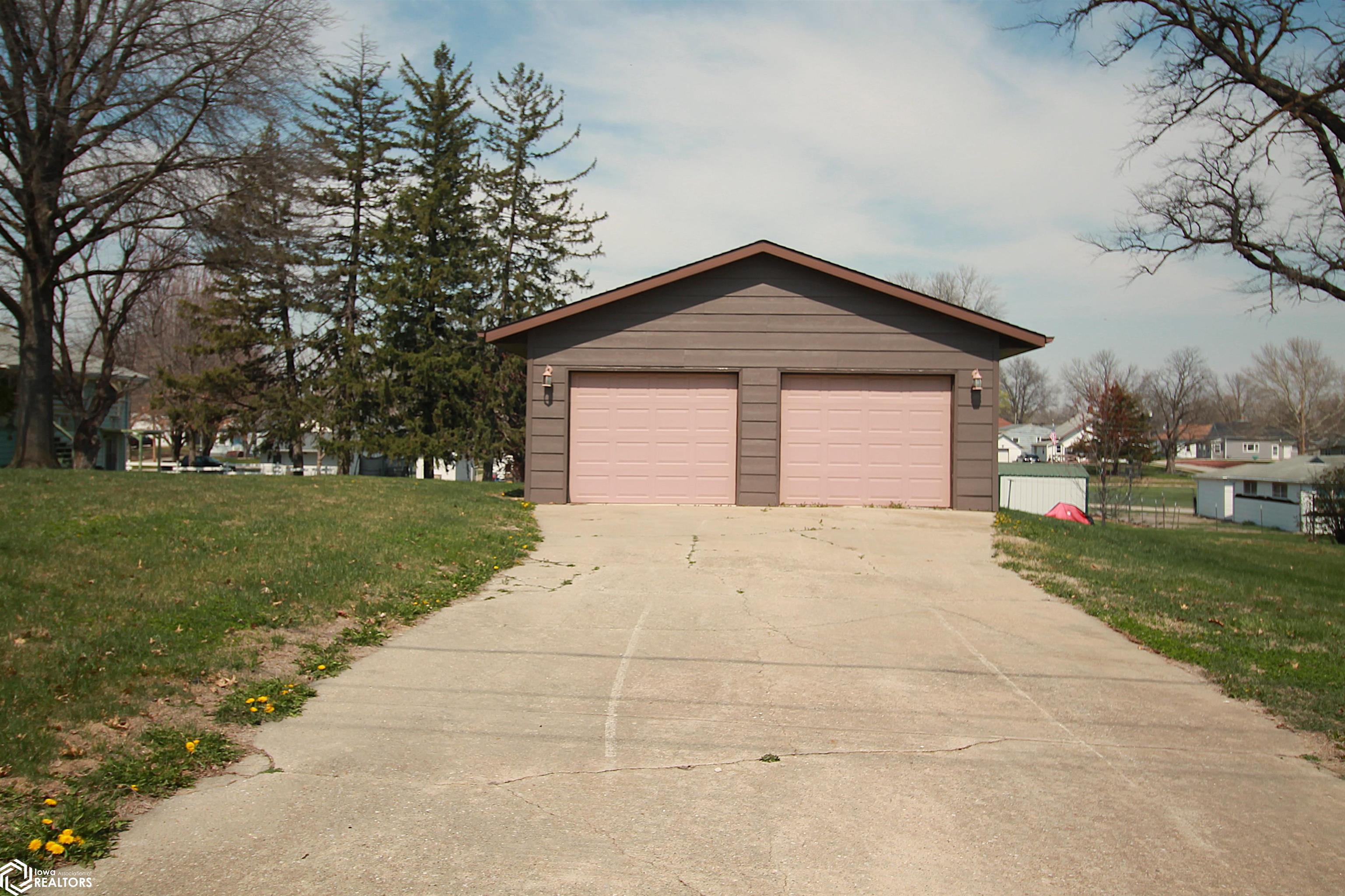 206 E Clark Street, Clarinda, Iowa image 2