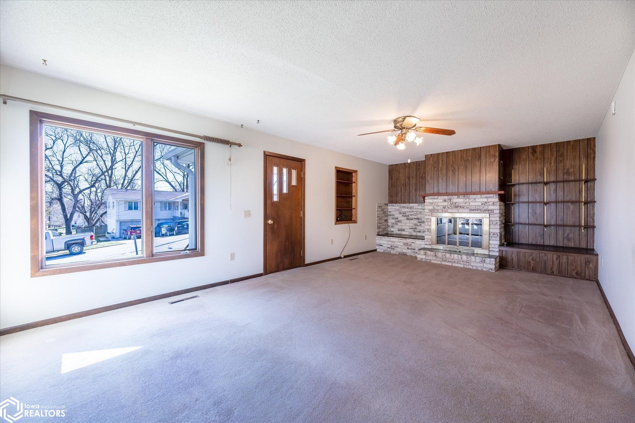 222 W 4th Street, Logan, Iowa image 2