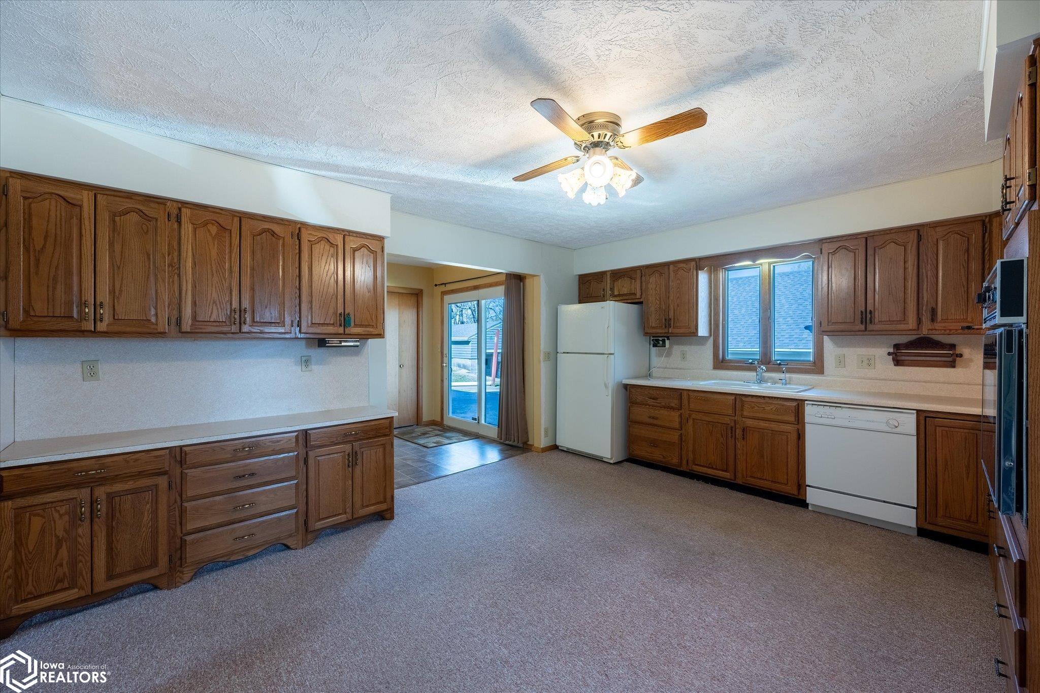 222 W 4th Street, Logan, Iowa image 6