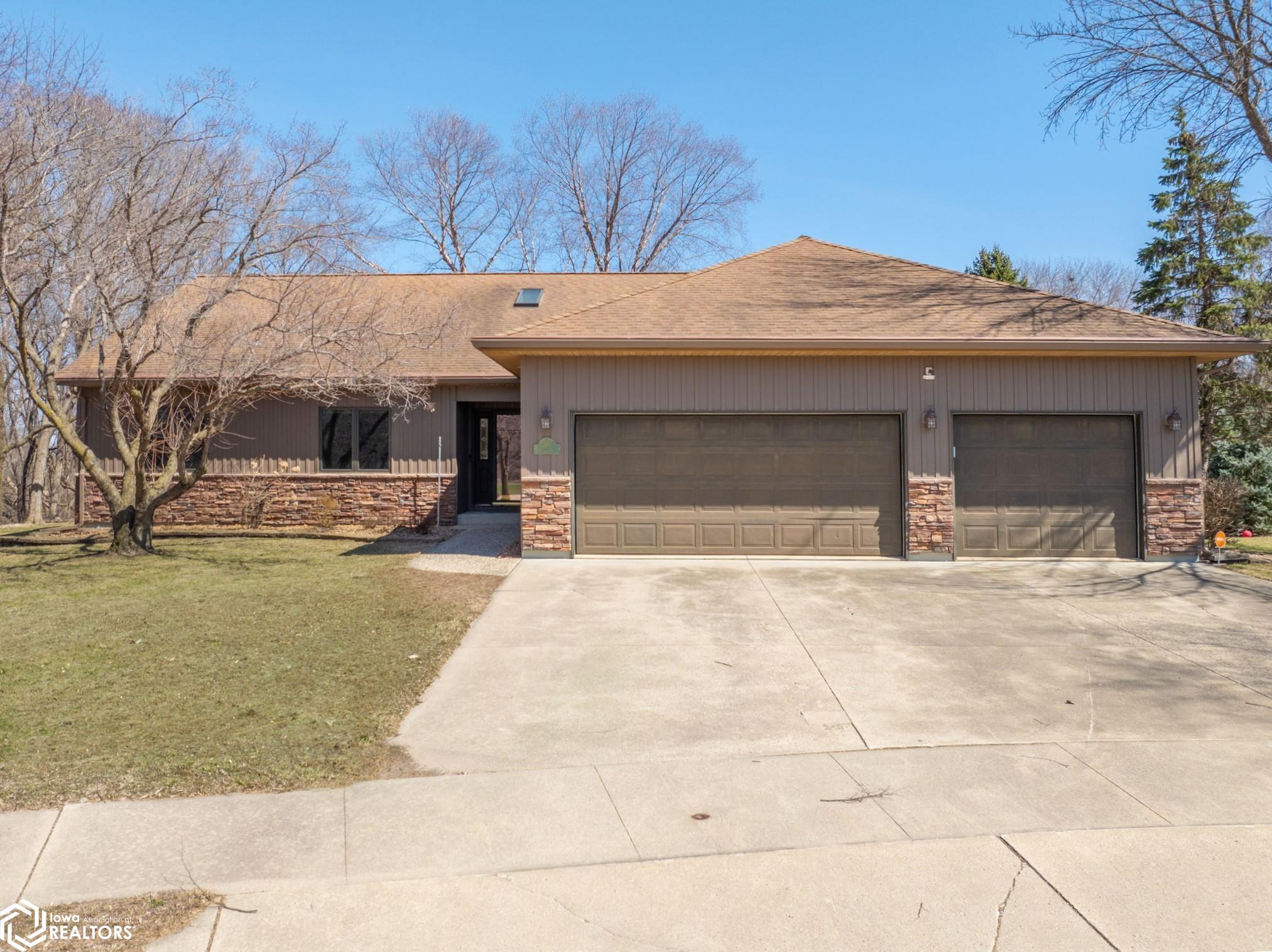 80 Ridge Road, Mason City, Iowa image 1