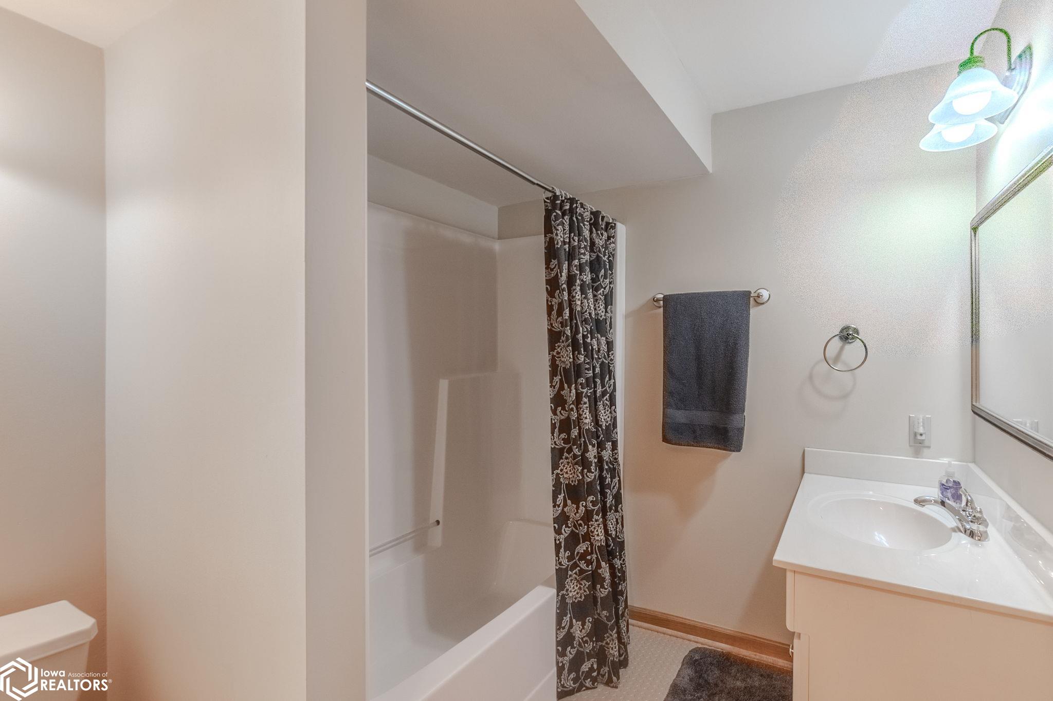 80 Ridge Road, Mason City, Iowa image 25
