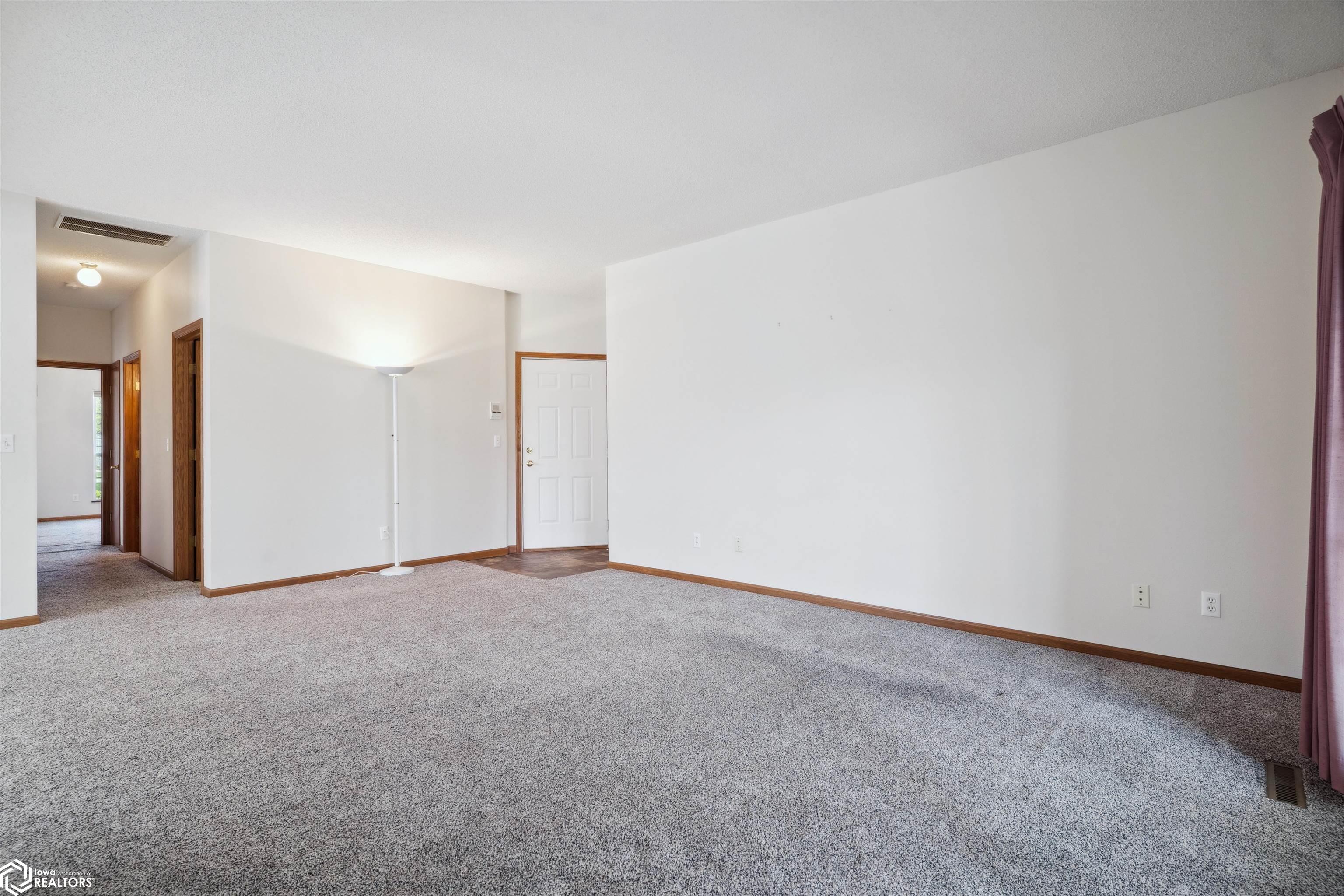 1504 Orchard Meadow Drive #B, Burlington, Iowa image 5