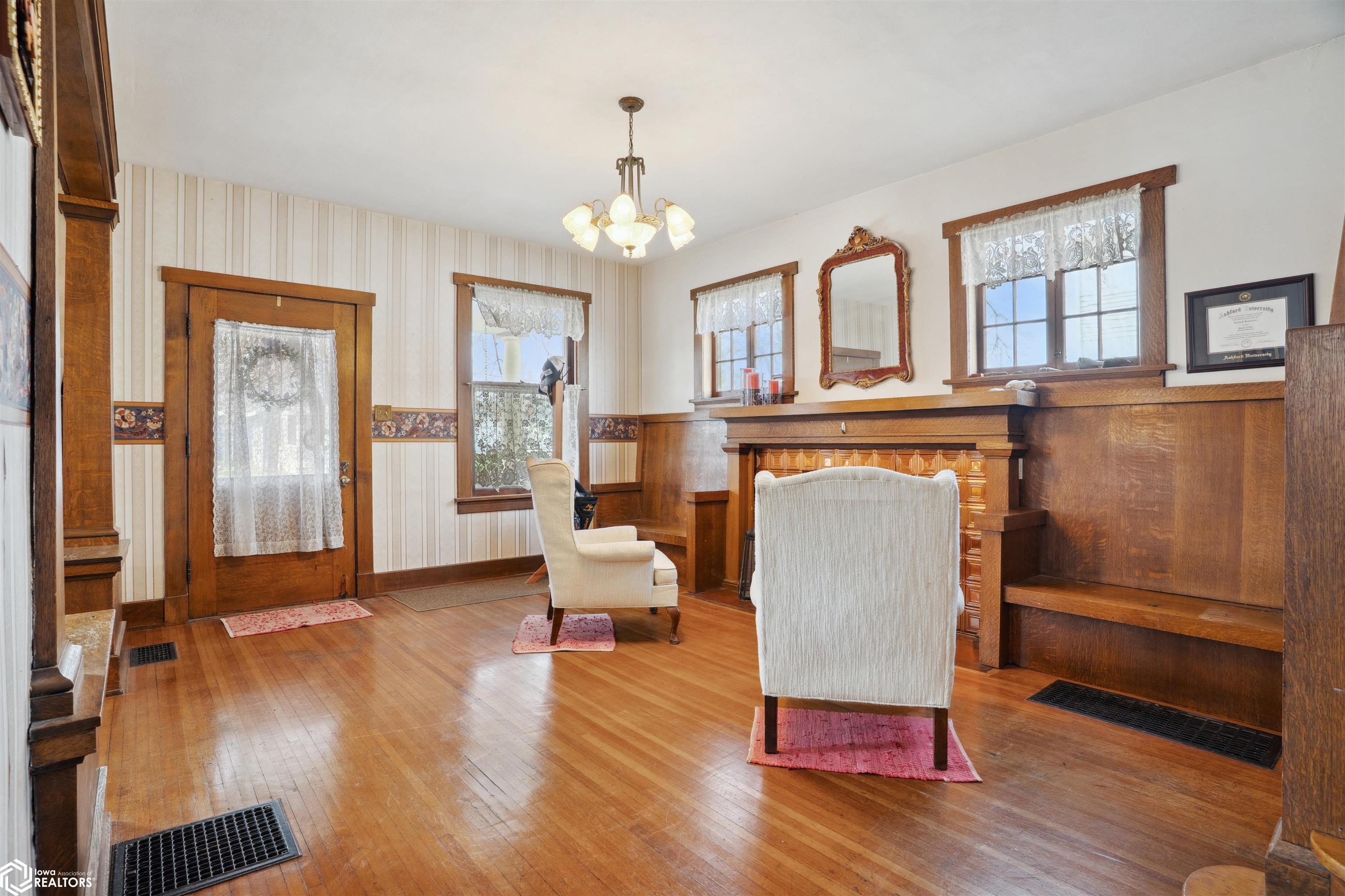302 N Adams Street, Mount Pleasant, Iowa image 4
