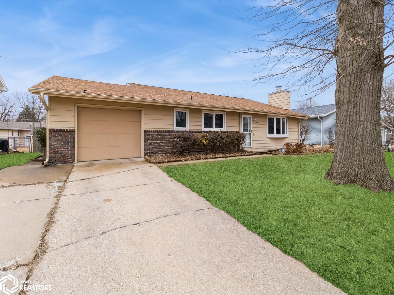 2006 Catalina Place, Marshalltown, Iowa image 1