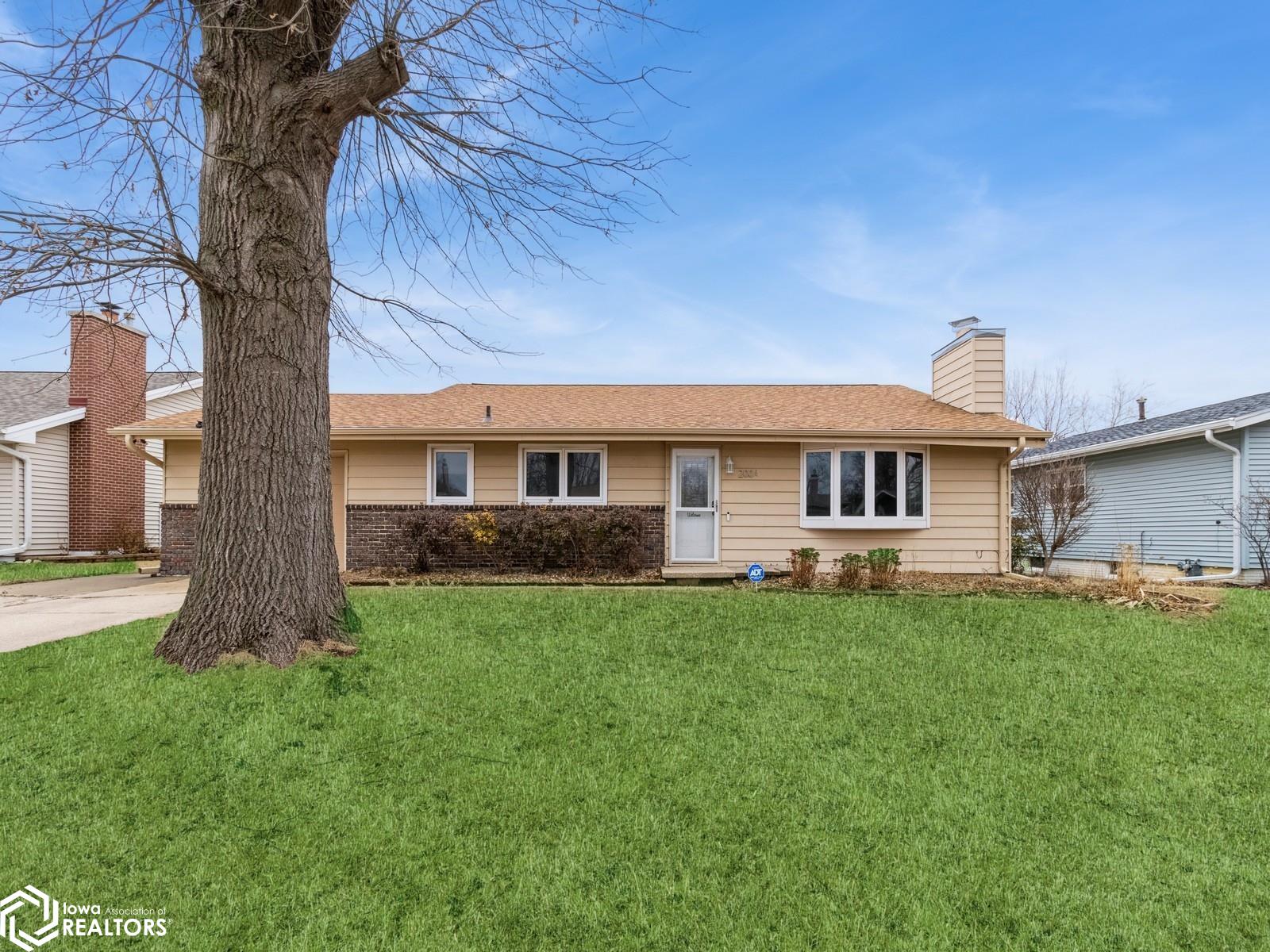 2006 Catalina Place, Marshalltown, Iowa image 2