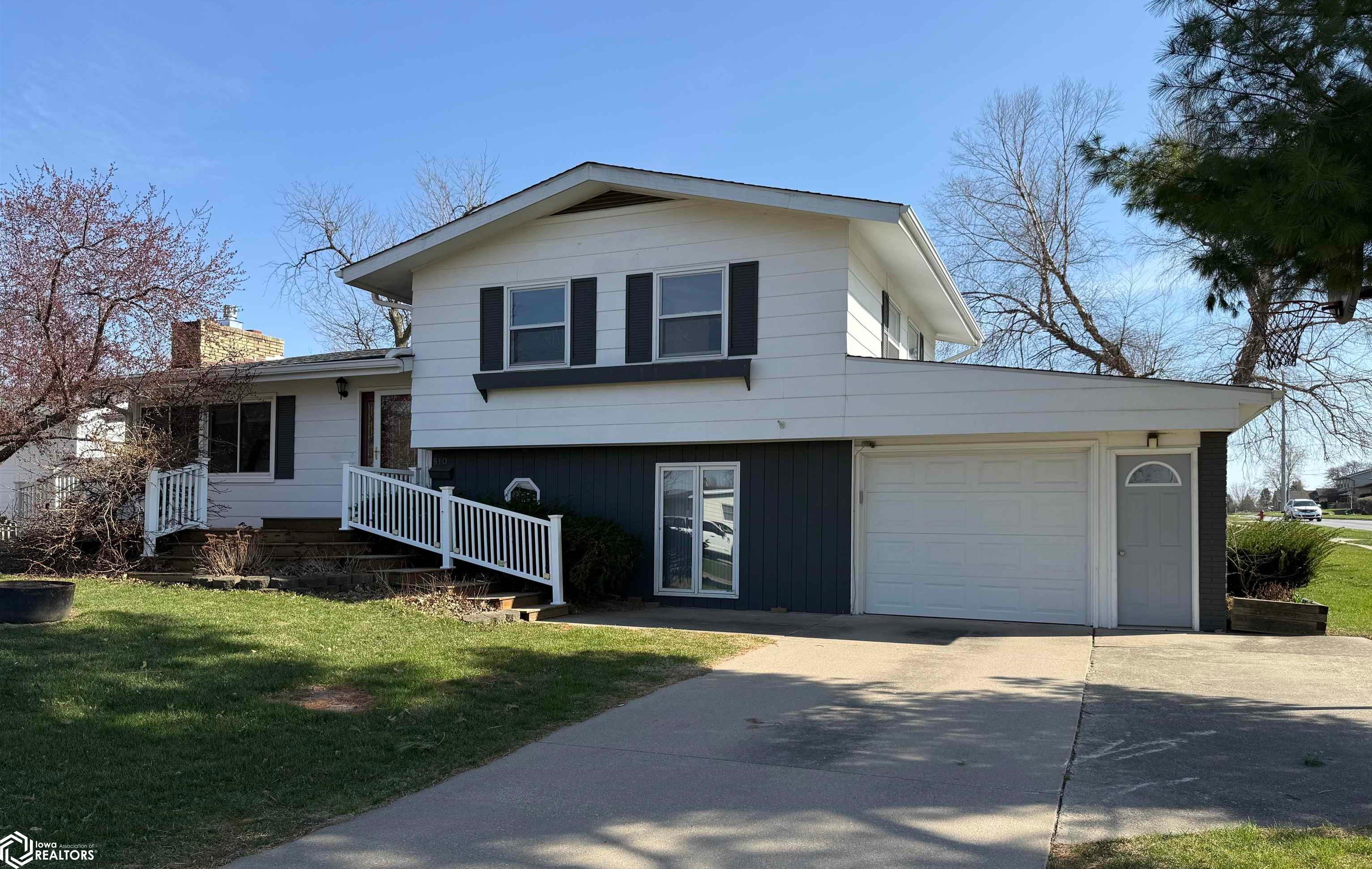 510 Roberts Terrace, Marshalltown, Iowa image 2