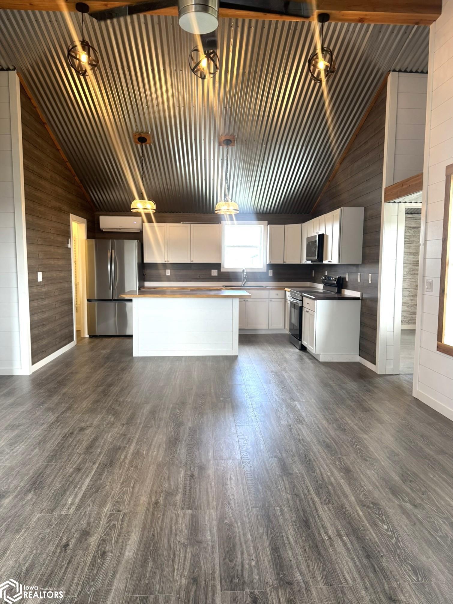 12241 Apache Drive, Moravia, Iowa image 2
