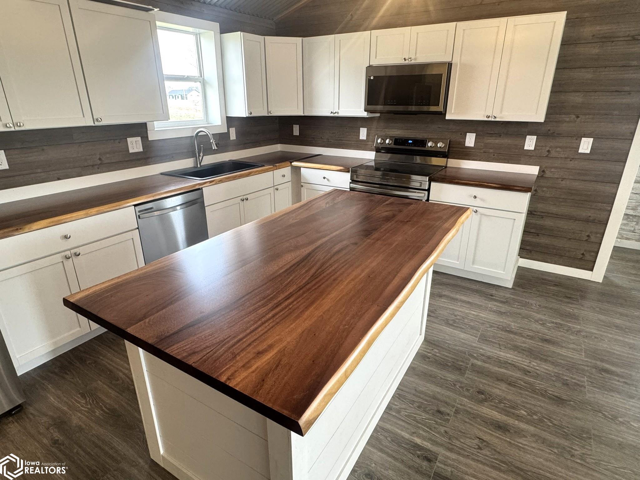 12241 Apache Drive, Moravia, Iowa image 9