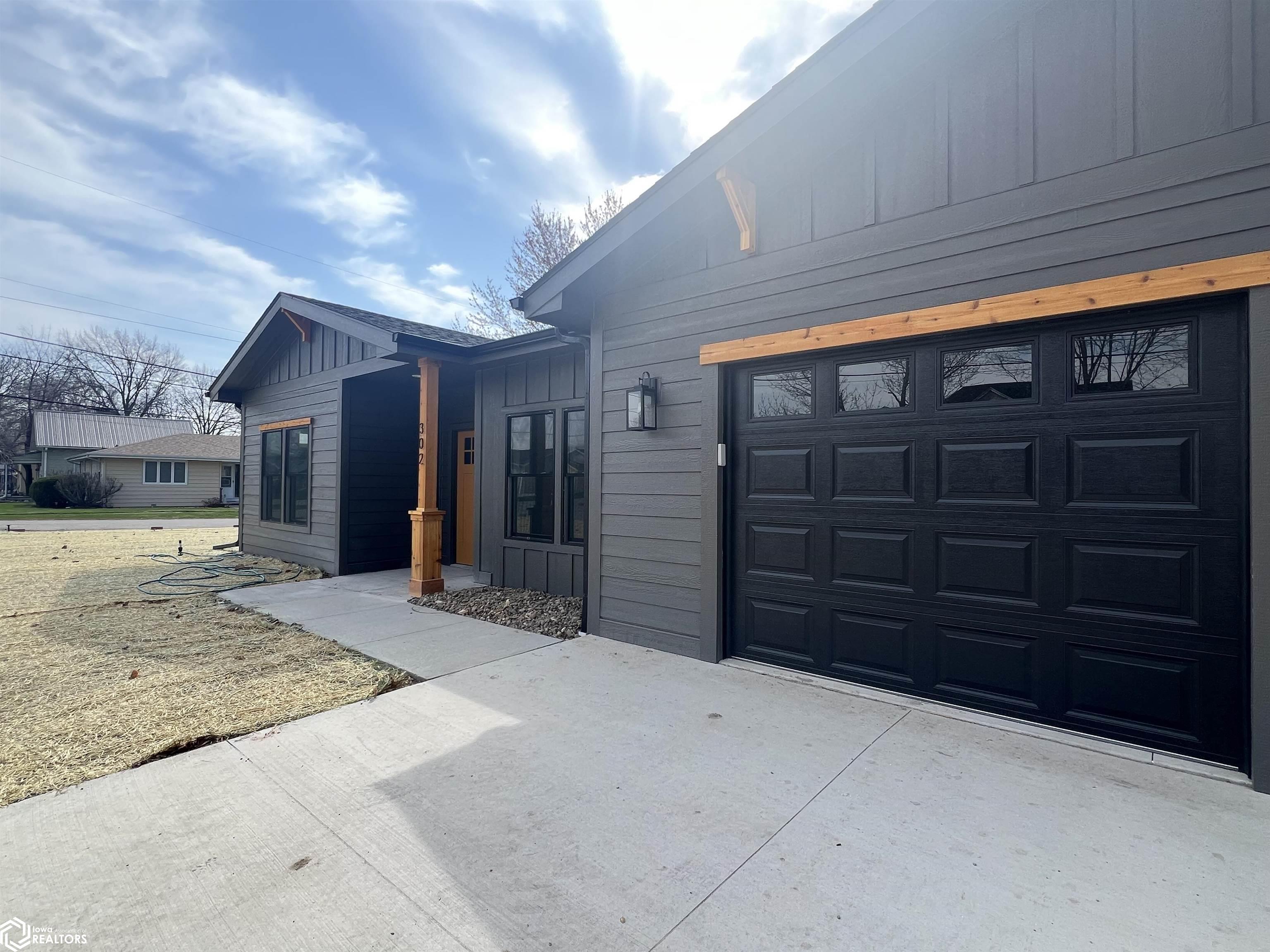 302 W Cherry Street, New Sharon, Iowa image 2