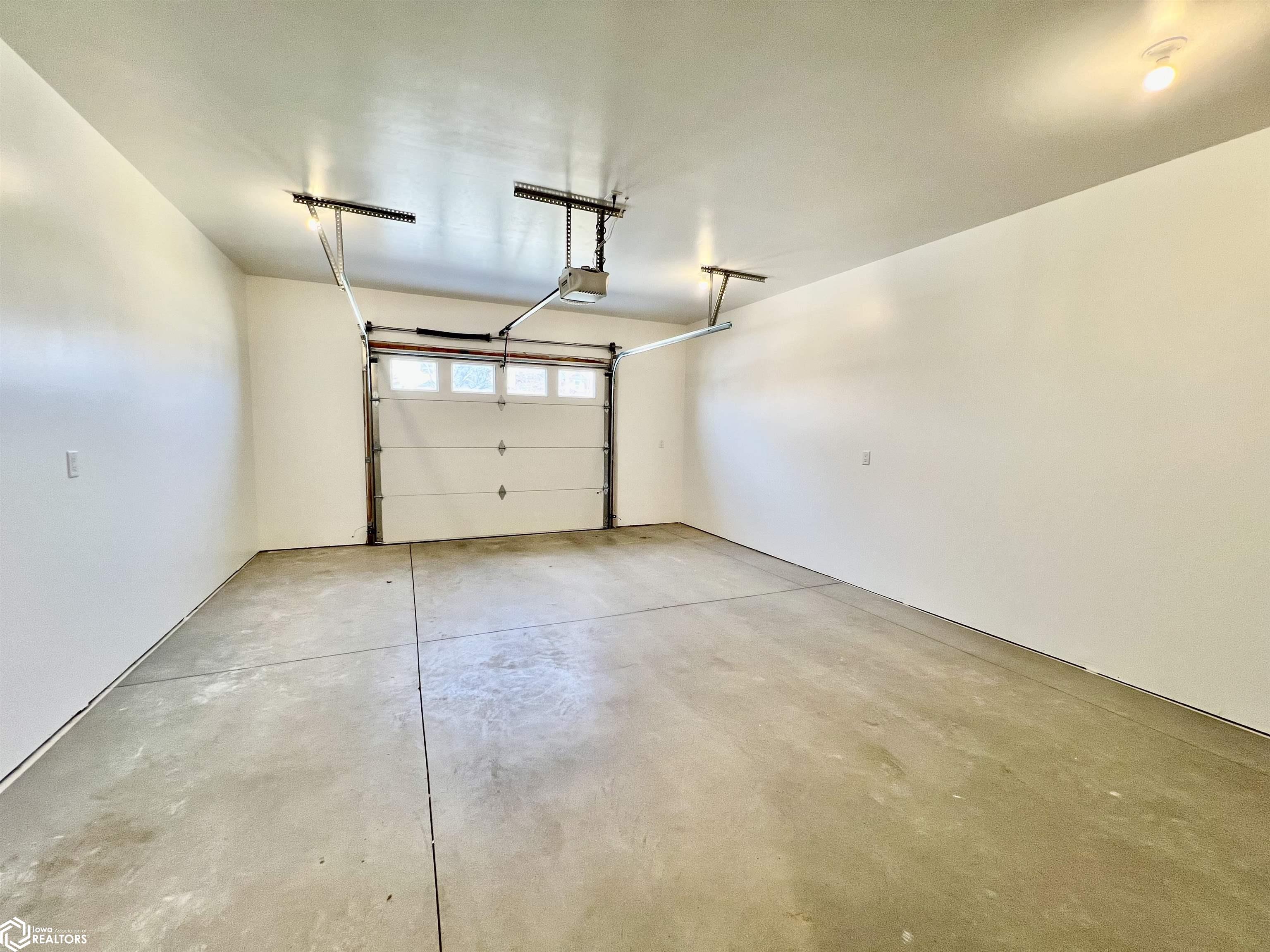302 W Cherry Street, New Sharon, Iowa image 28