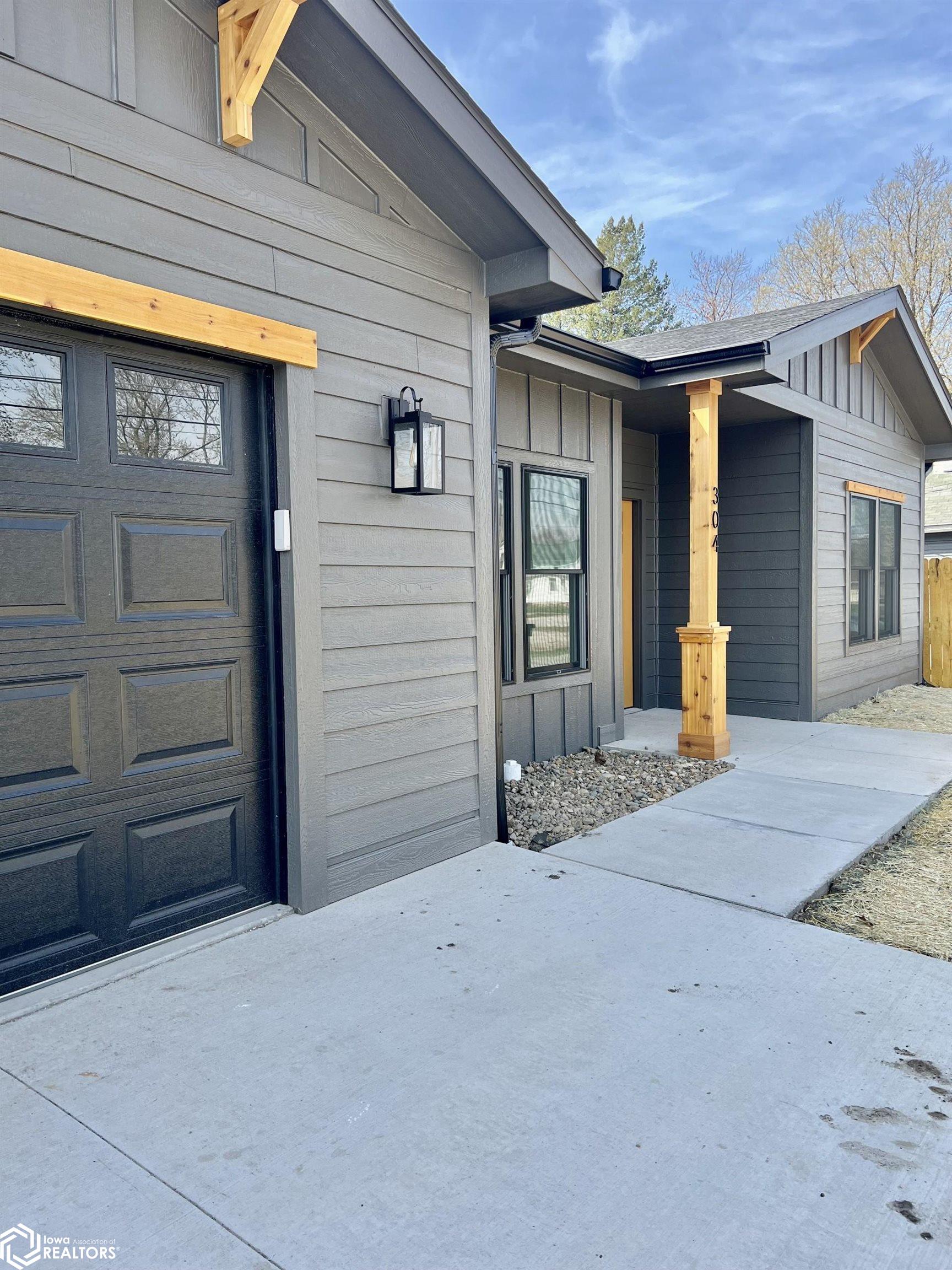 304 W Cherry Street, New Sharon, Iowa image 1