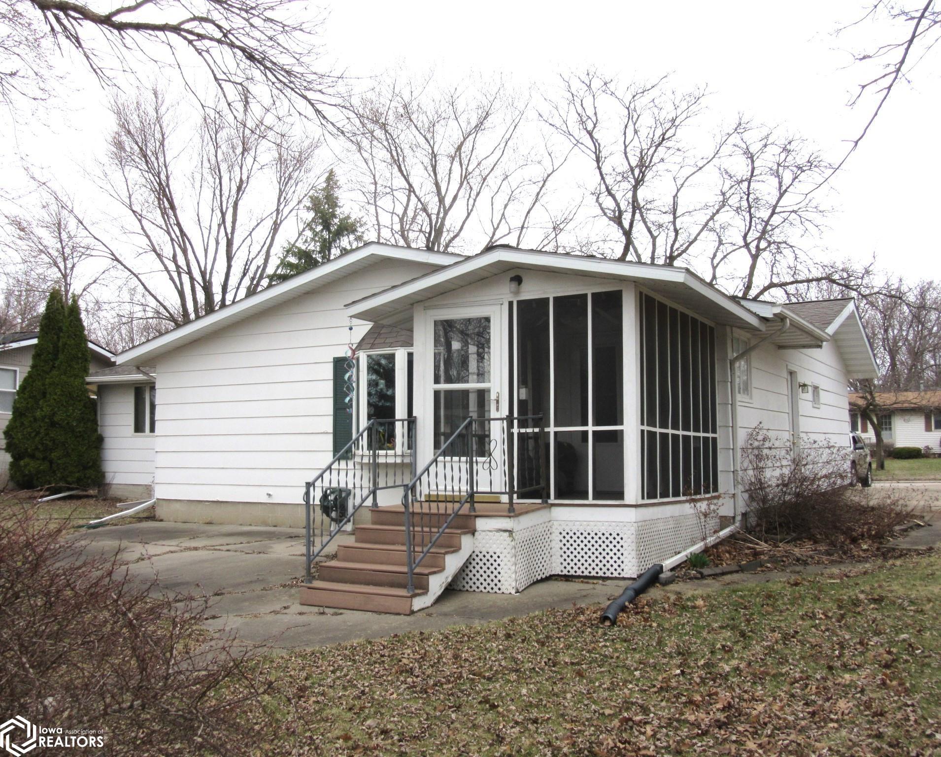 Screened porch.