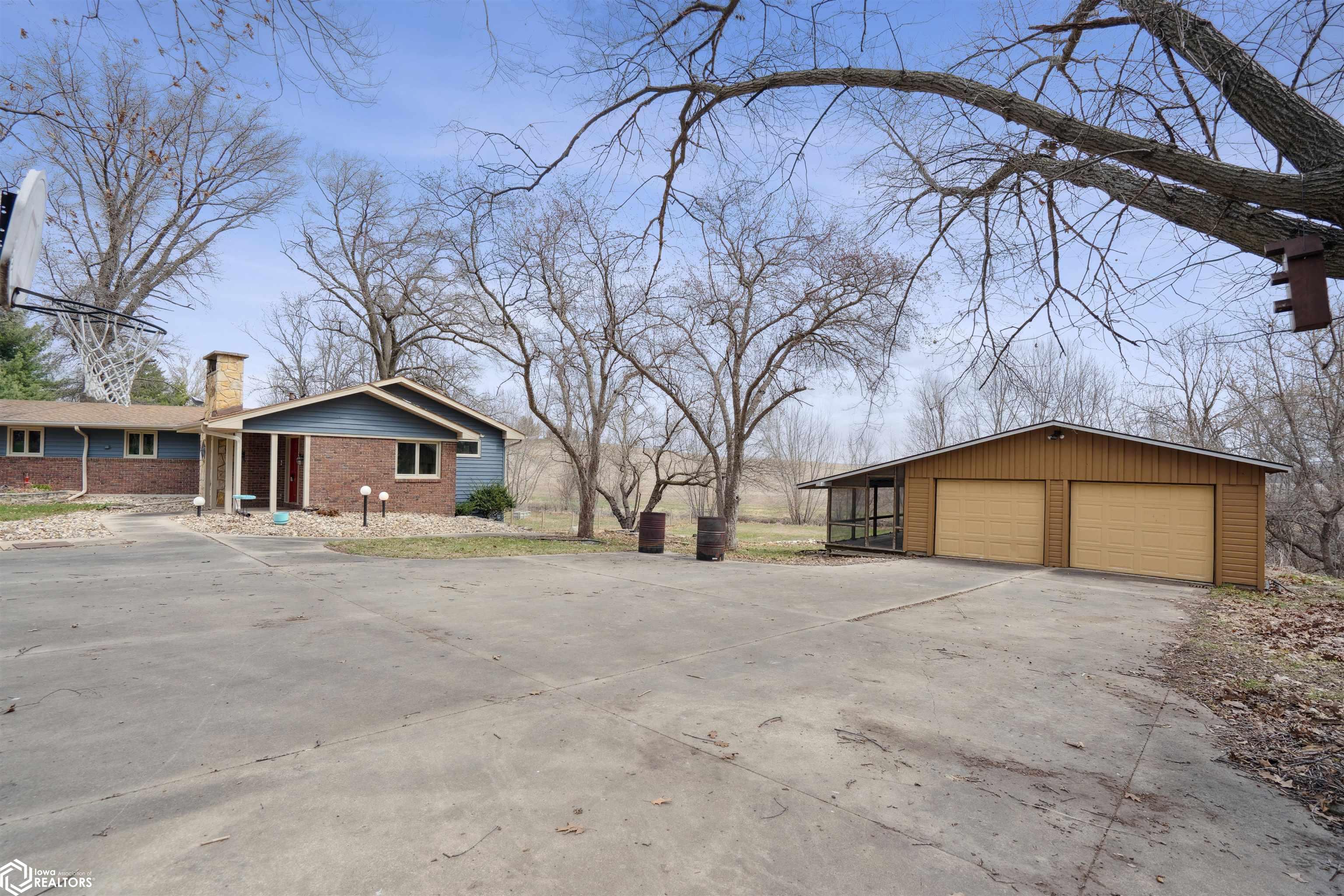 1818 Wiese Garden Road, Marshalltown, Iowa image 3