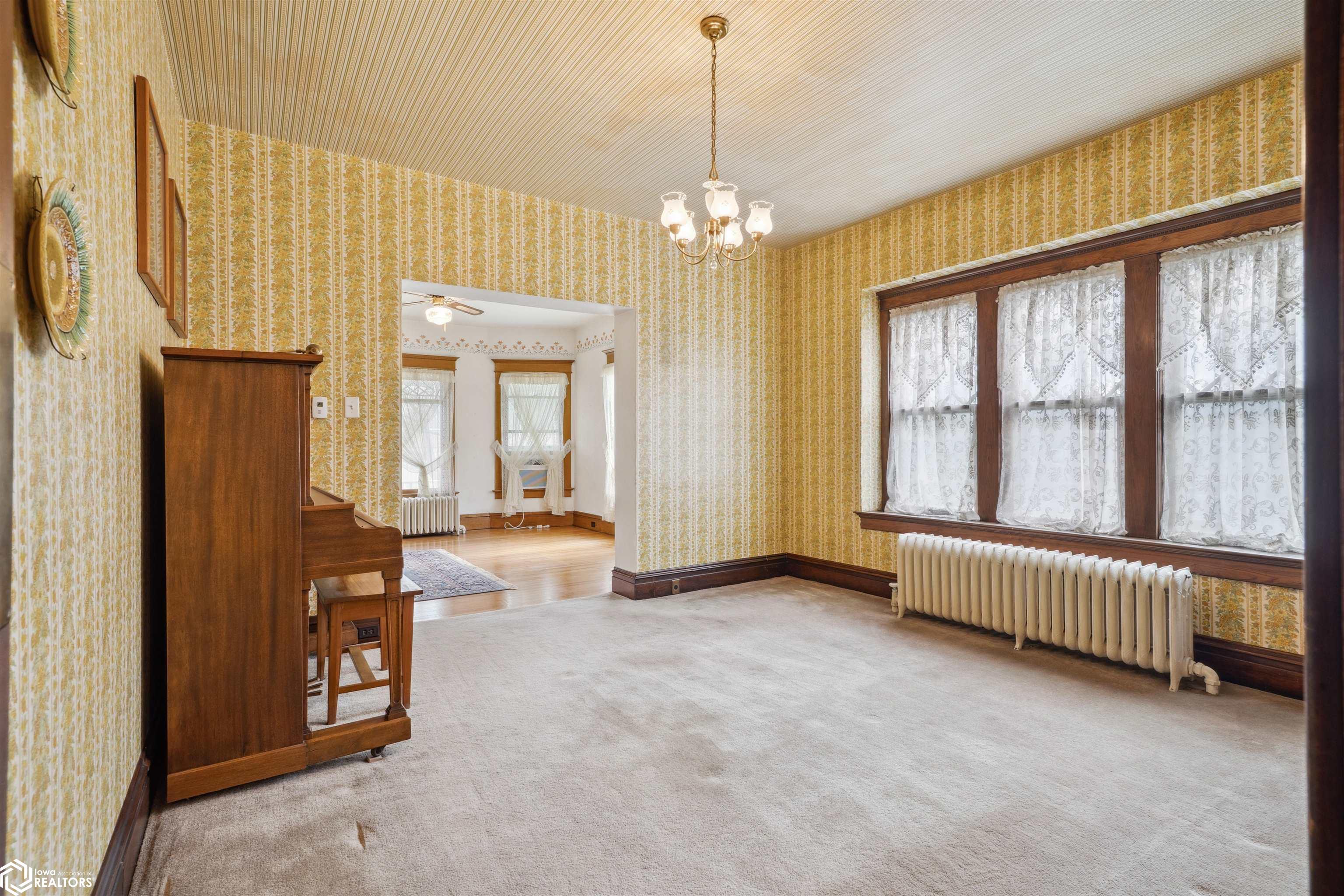 402 E Monroe Street, Mount Pleasant, Iowa image 12